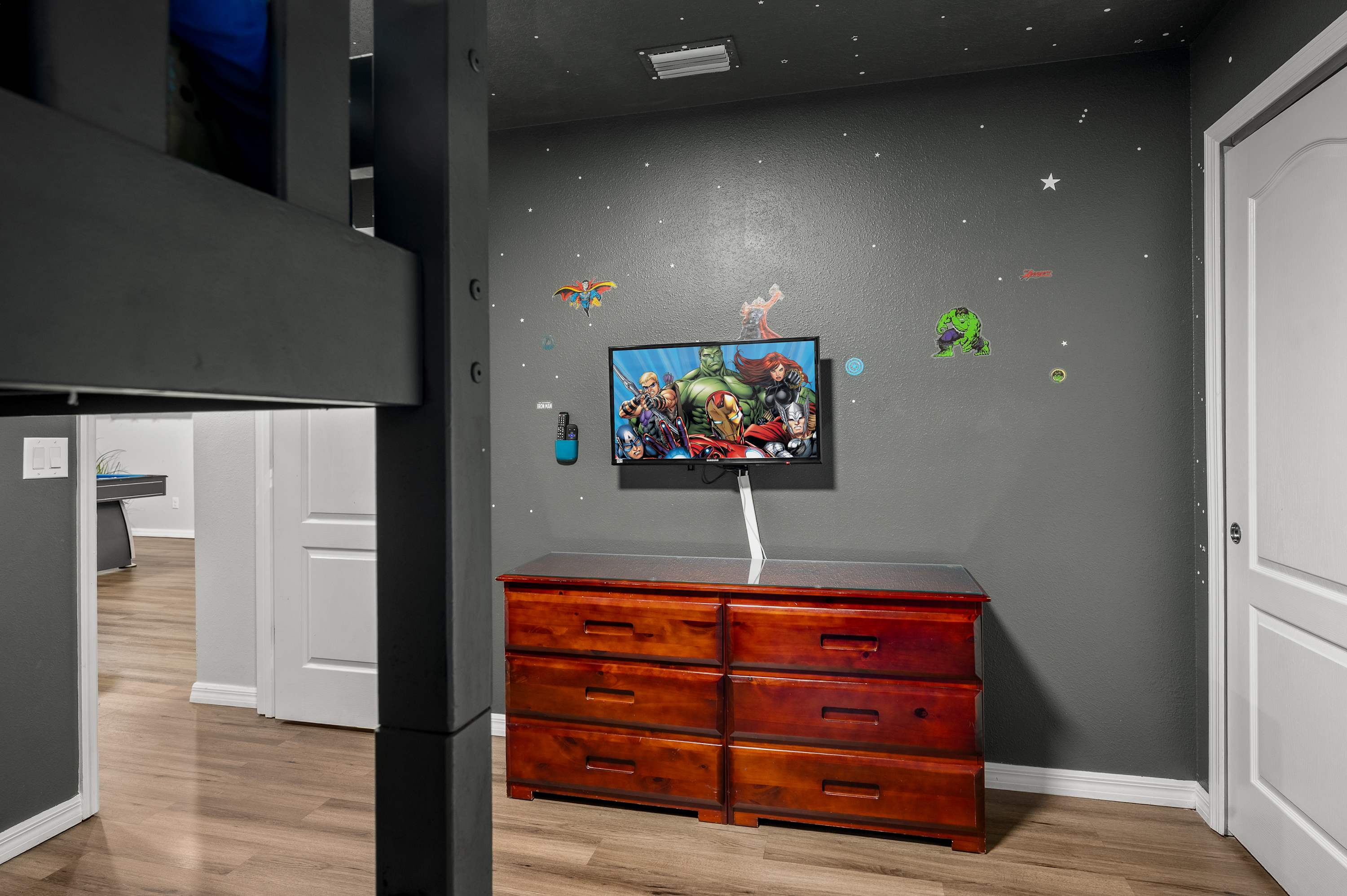Family retreat near Disney & Universal w/ pool