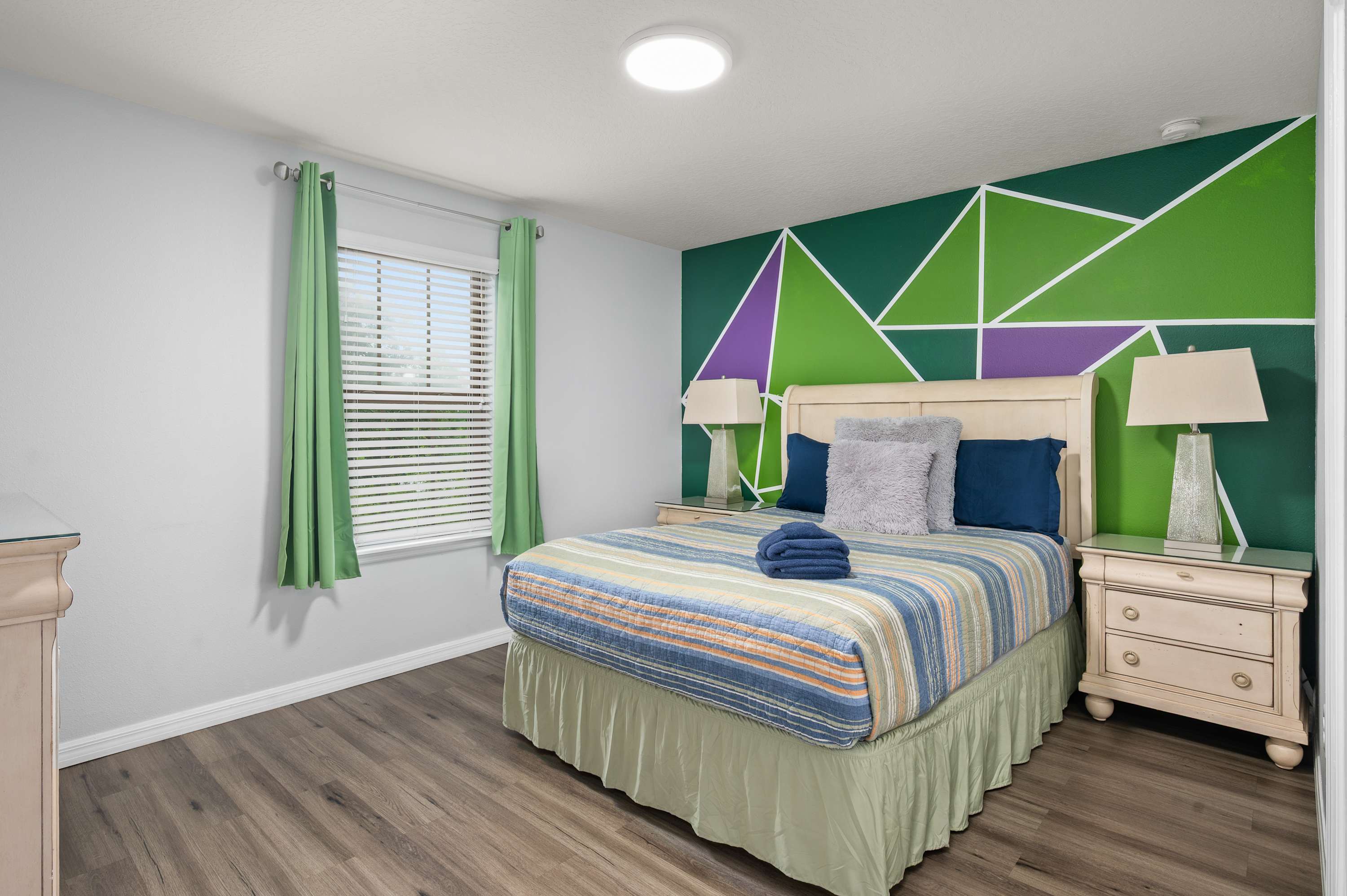 Family retreat near Disney & Universal w/ pool