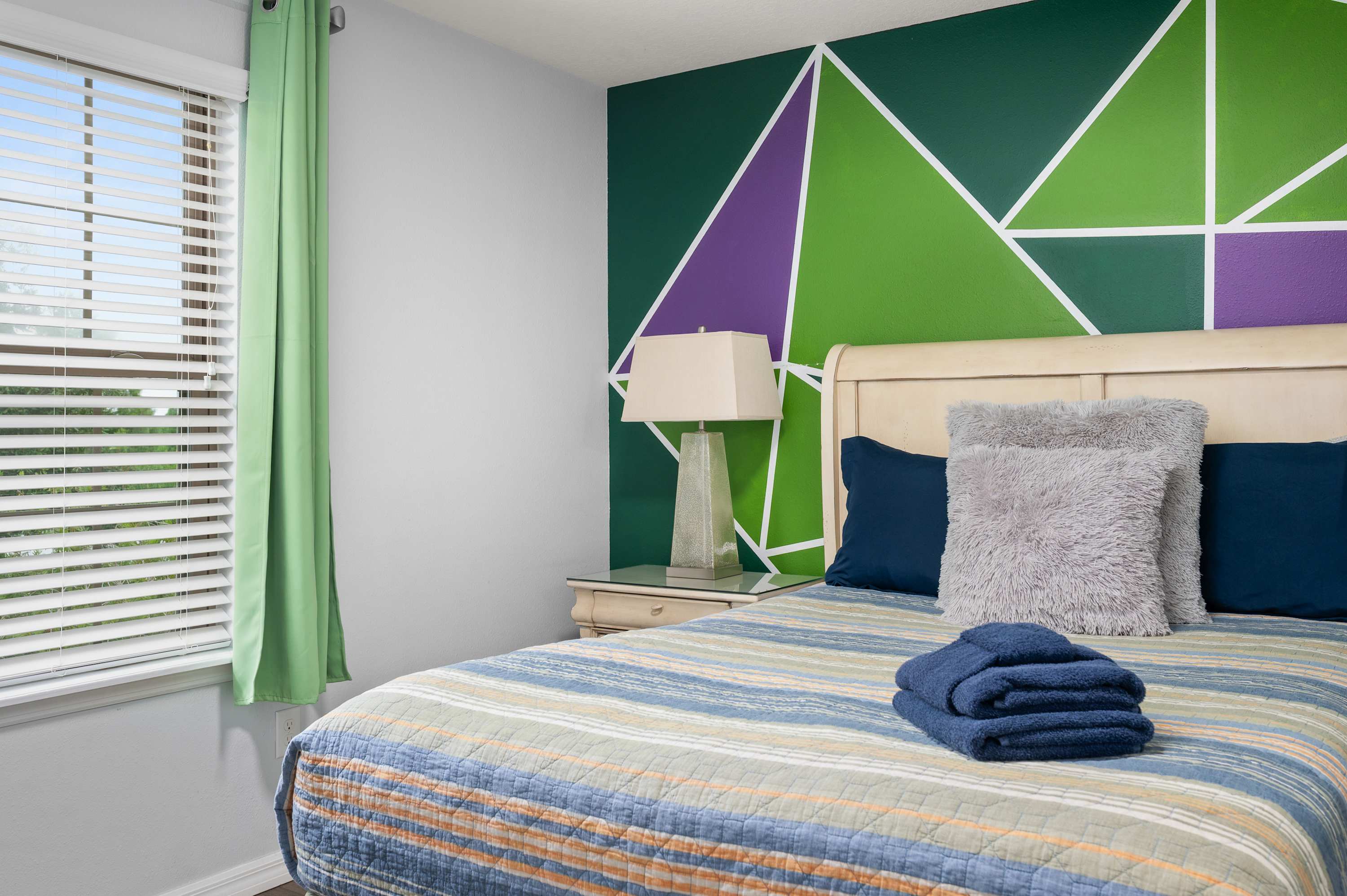 Family retreat near Disney & Universal w/ pool