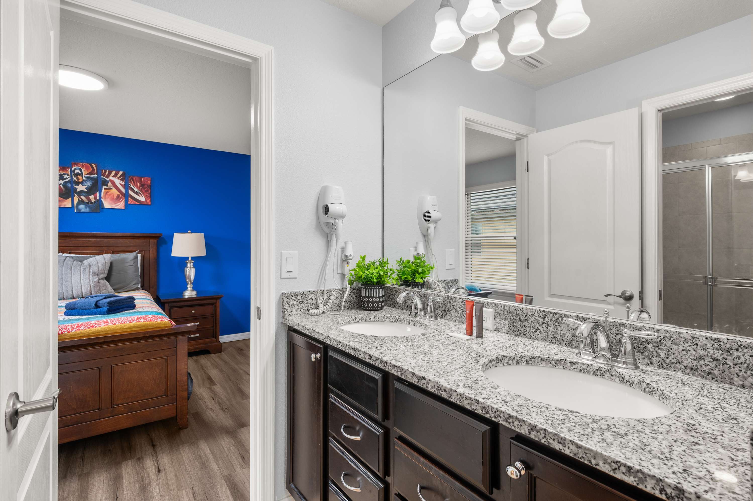Family retreat near Disney & Universal w/ pool