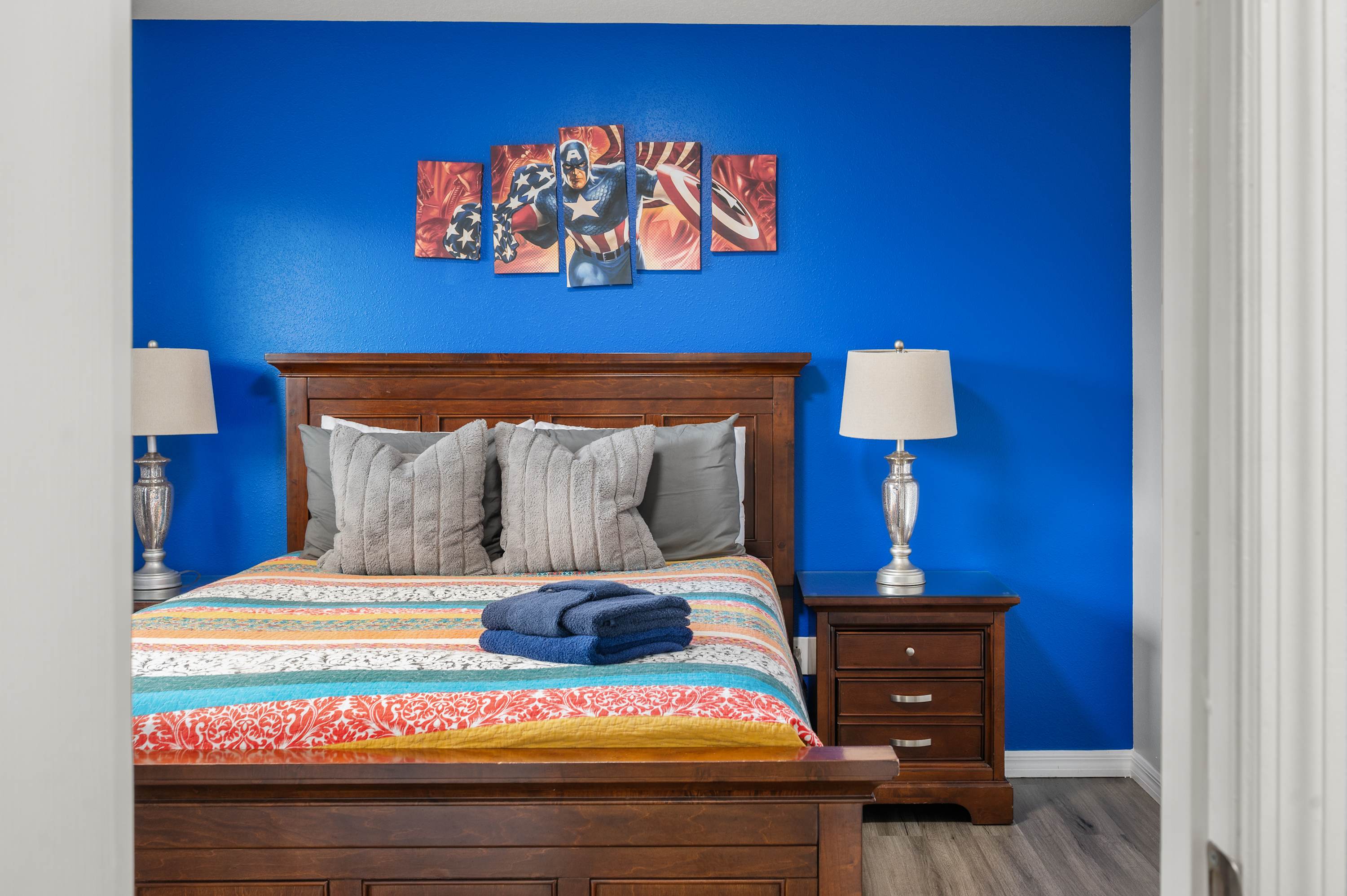 Family retreat near Disney & Universal w/ pool