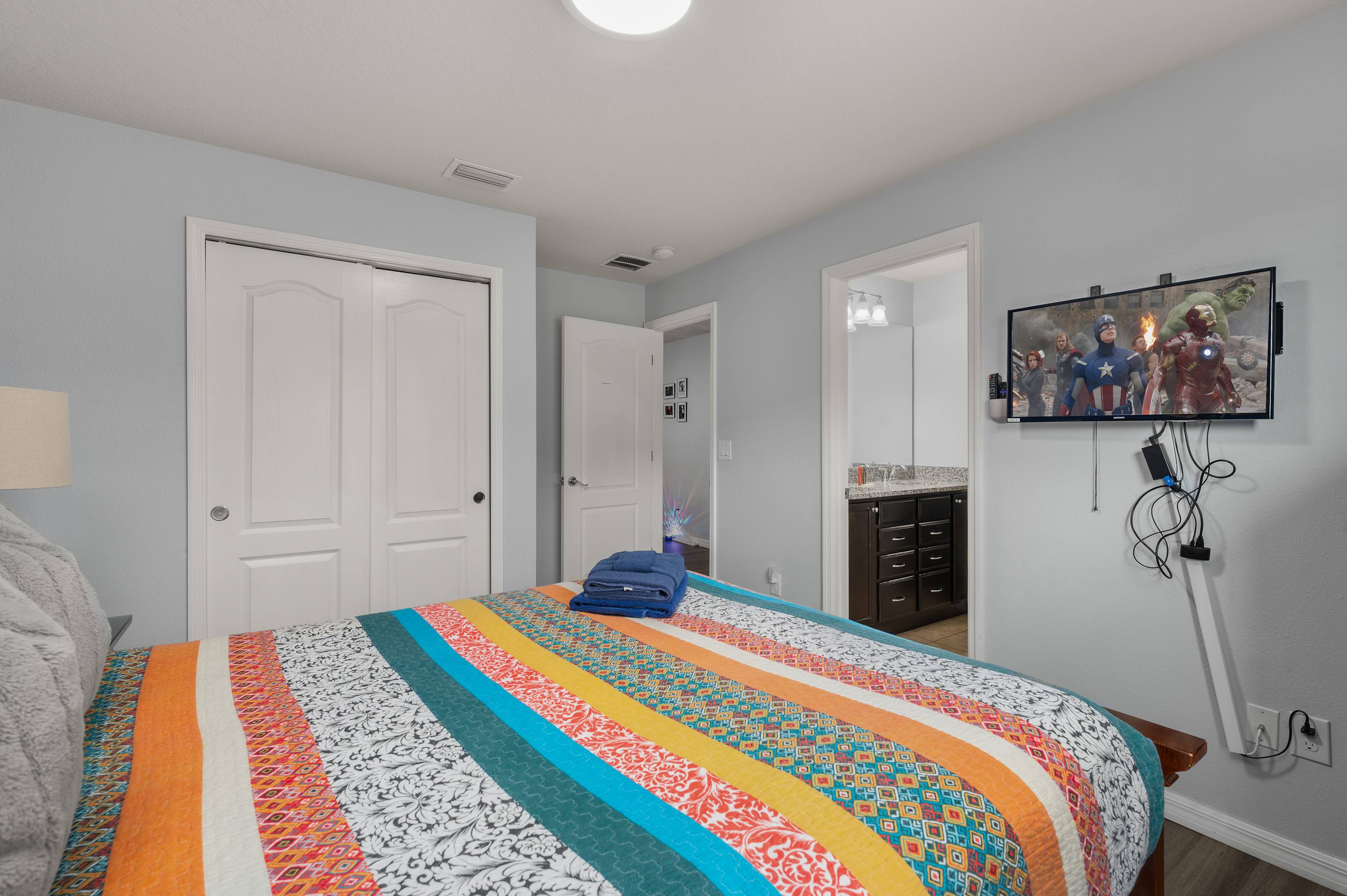 Family retreat near Disney & Universal w/ pool