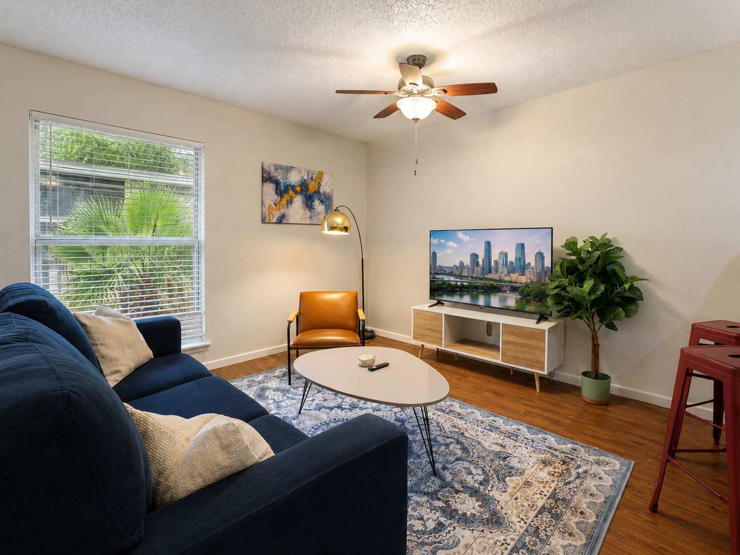 Charming Retreat With Gym And Modern Amenities - Cozy Chic Escape - Austin, TX