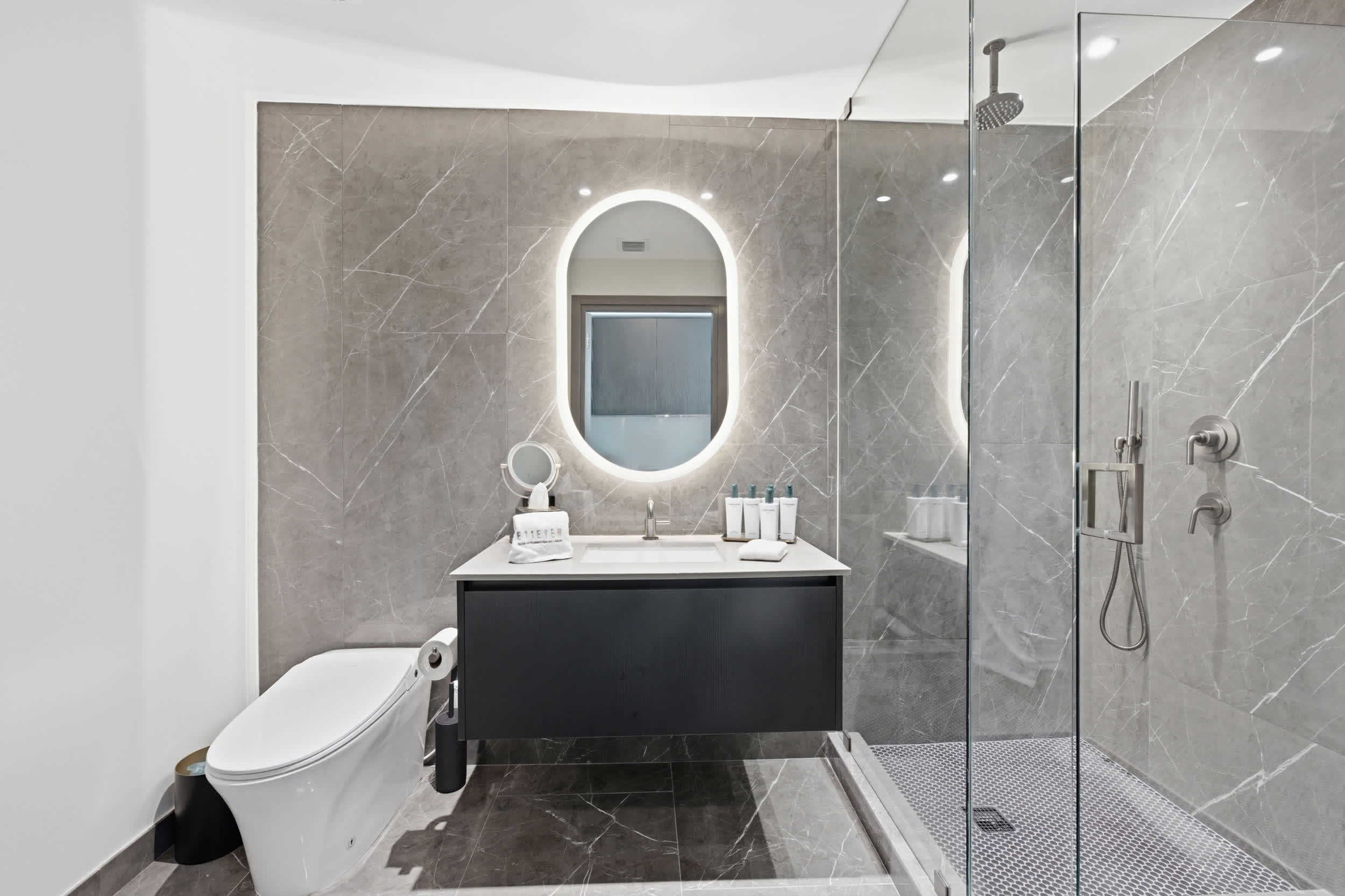 Luxury E11EVEN Residence Pool, Beach Club & Gym