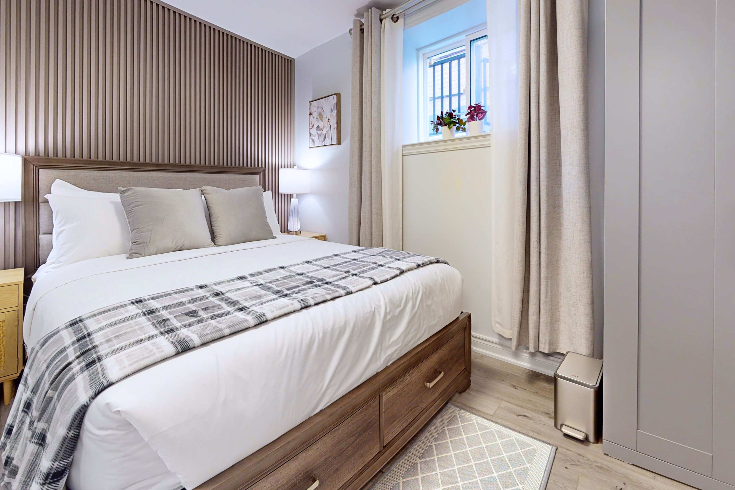 New Modern Basement Suite St Clair Hotel | Photo 4