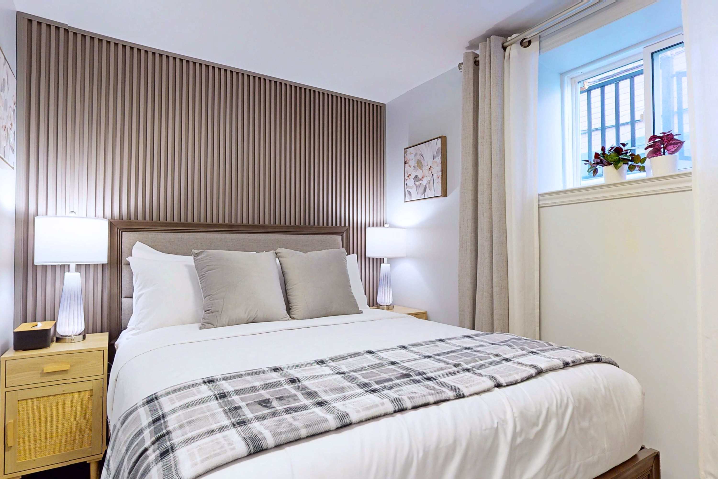New Modern Basement Suite St Clair Hotel | Photo 14