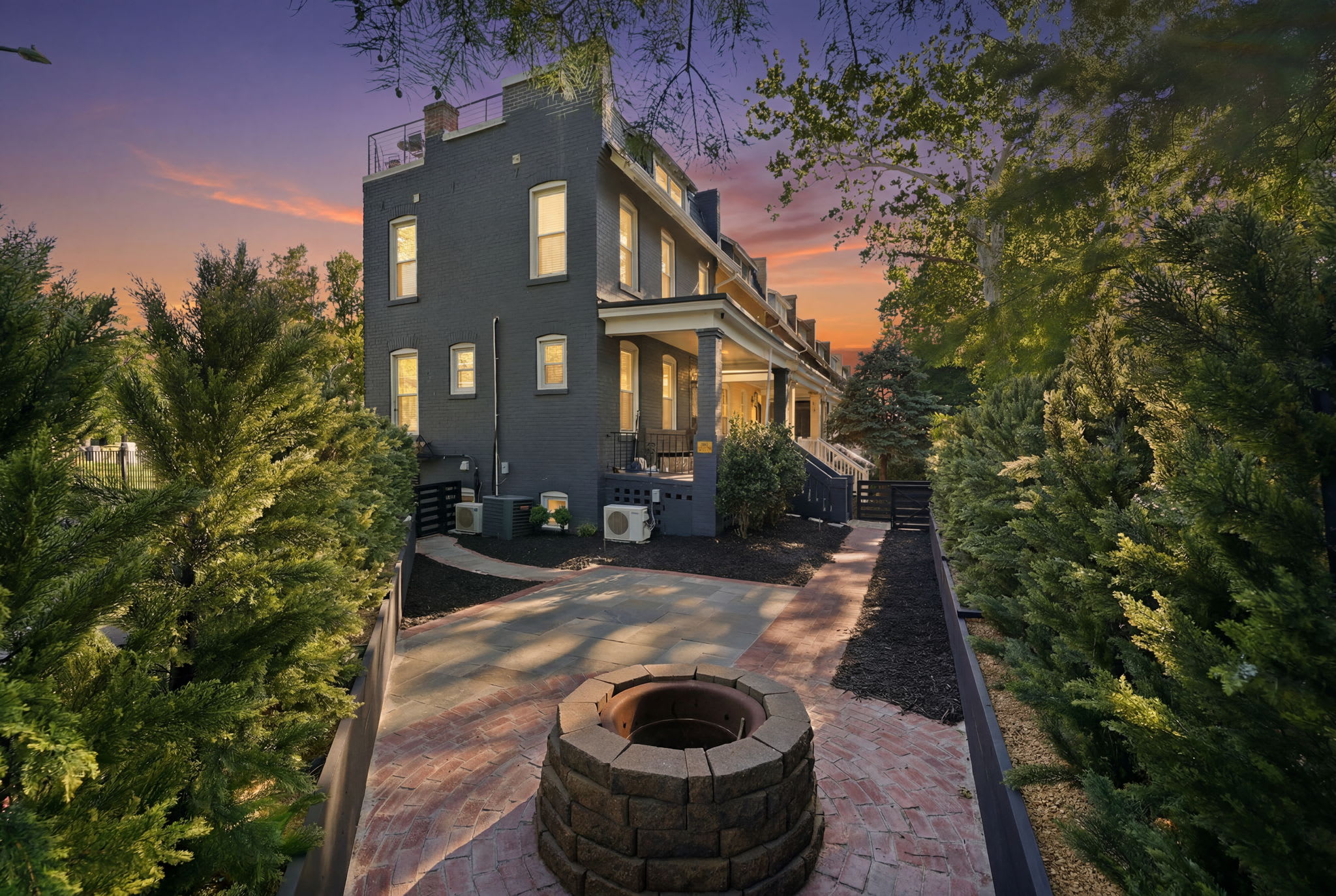 Luxury group rowhouse in Washington DC
