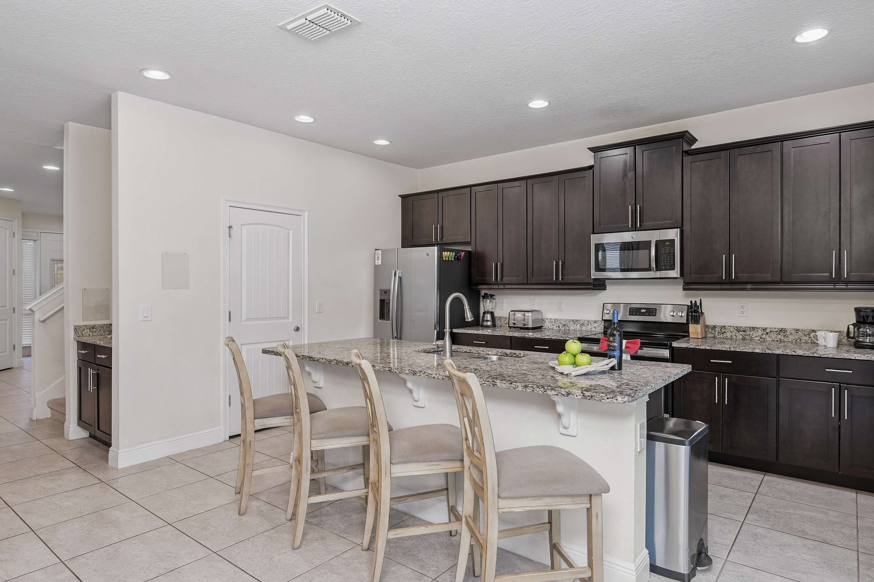 Family getaway w/ pool & game room