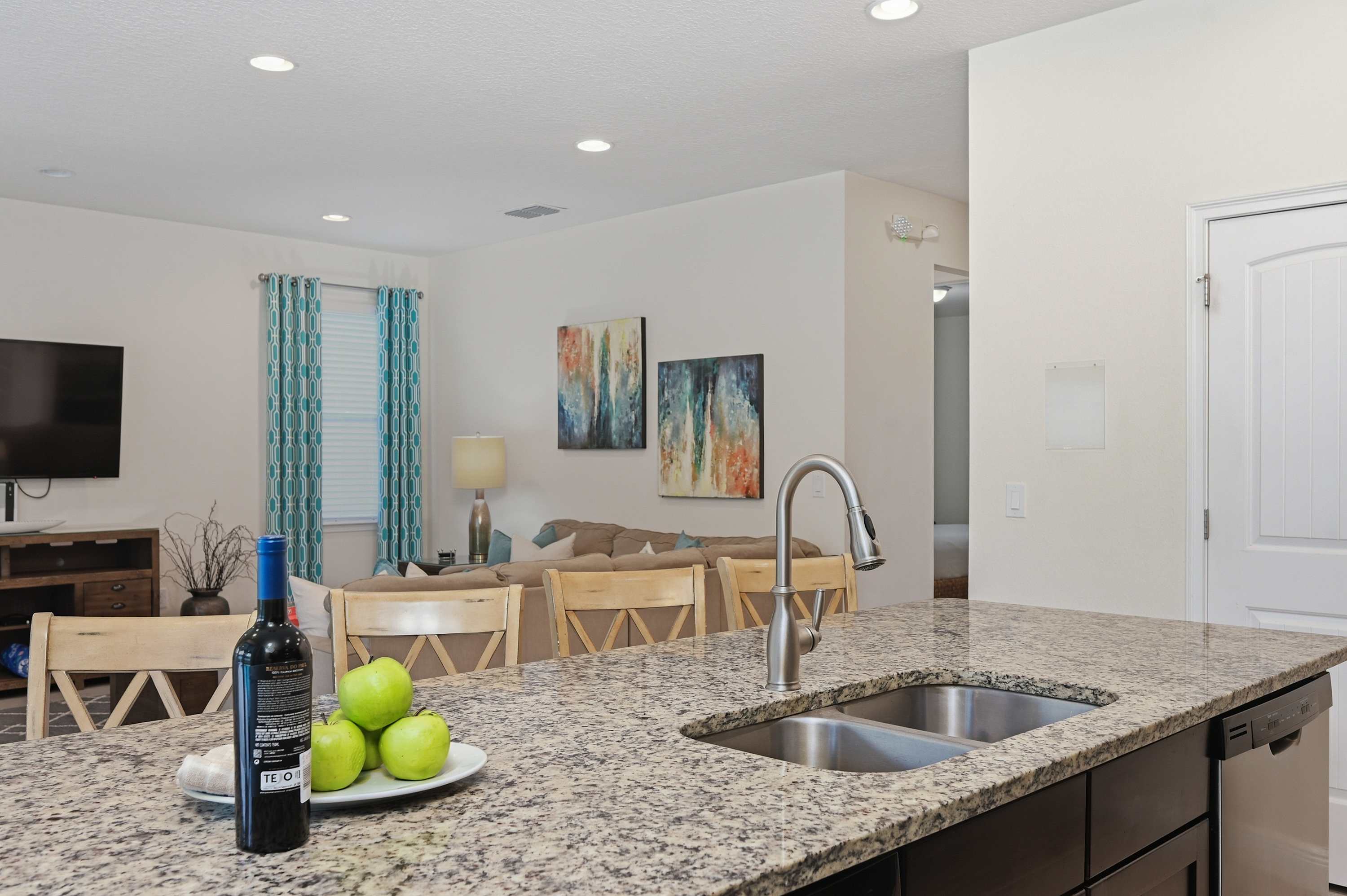Family getaway w/ pool & game room