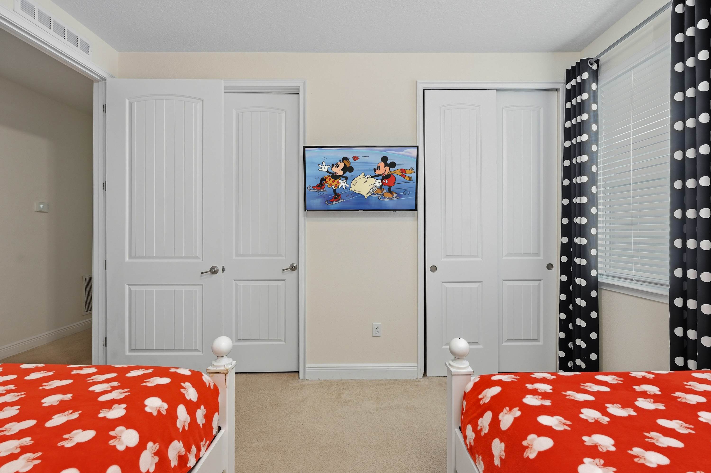 Family getaway w/ pool & game room