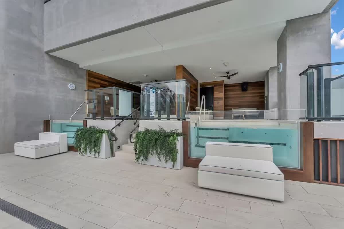 Luxury E11EVEN Residence Pool, Beach Club & Gym