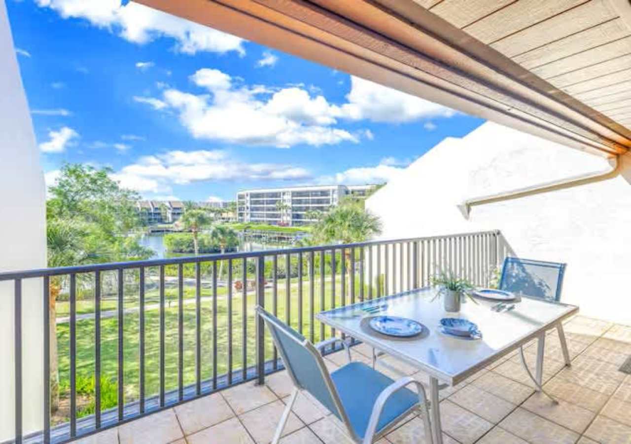 Lagoon-View Unit Steps from Pool