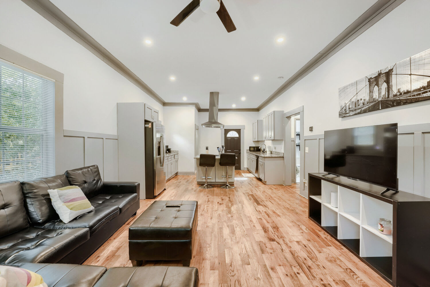 Spacious Open Floor Plan And Large Porch - Charming Atlanta Haven - Atlanta, GA