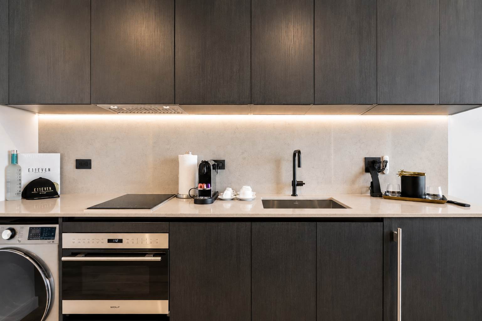 Luxury E11EVEN Residence | Pool, Beach Club & Gym