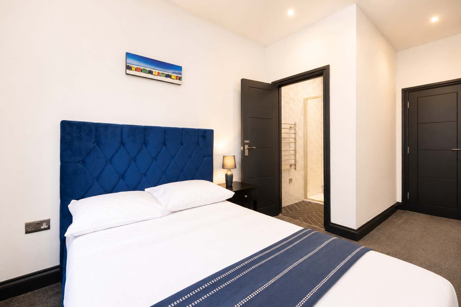 View 3-Bed Sea View Apt | Sleeps 8 | Brighton in Western Road BN1 2HA 3-Bed Sea View Apt | Sleeps 8 | Brighton in Western Road BN1 2HA - Property image 4 - VivreStays