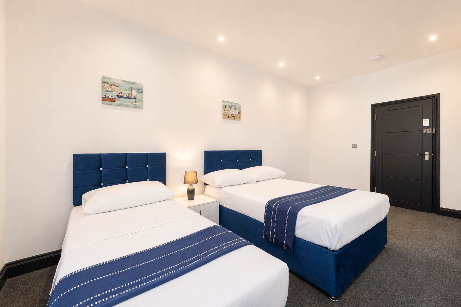 View 3-Bed Sea View Apt | Sleeps 8 | Brighton in Western Road BN1 2HA 3-Bed Sea View Apt | Sleeps 8 | Brighton in Western Road BN1 2HA - Property image 15 - VivreStays