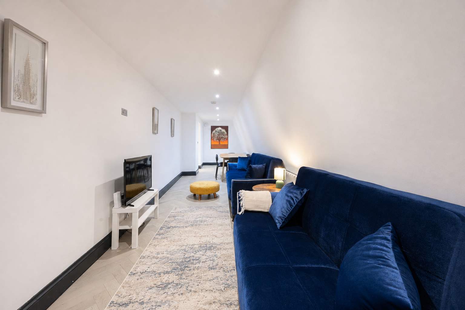 View 3-Bed Sea View Apt | Sleeps 8 | Brighton in Western Road BN1 2HA 3-Bed Sea View Apt | Sleeps 8 | Brighton in Western Road BN1 2HA - Property image 9 - VivreStays