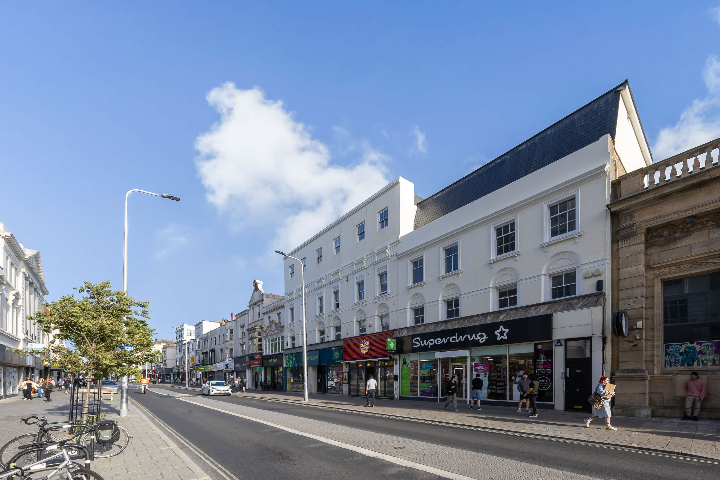 View 3-Bed Sea View Apt | Sleeps 8 | Brighton in Western Road BN1 2HA 3-Bed Sea View Apt | Sleeps 8 | Brighton in Western Road BN1 2HA - Property image 21 - VivreStays