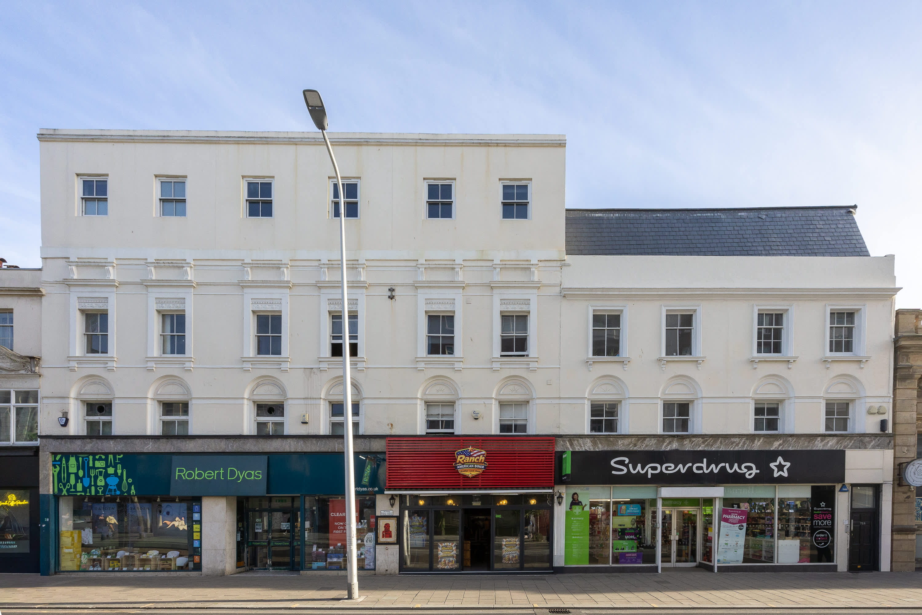 View 3-Bed Sea View Apt | Sleeps 8 | Brighton in Western Road BN1 2HA 3-Bed Sea View Apt | Sleeps 8 | Brighton in Western Road BN1 2HA - Property image 18 - VivreStays