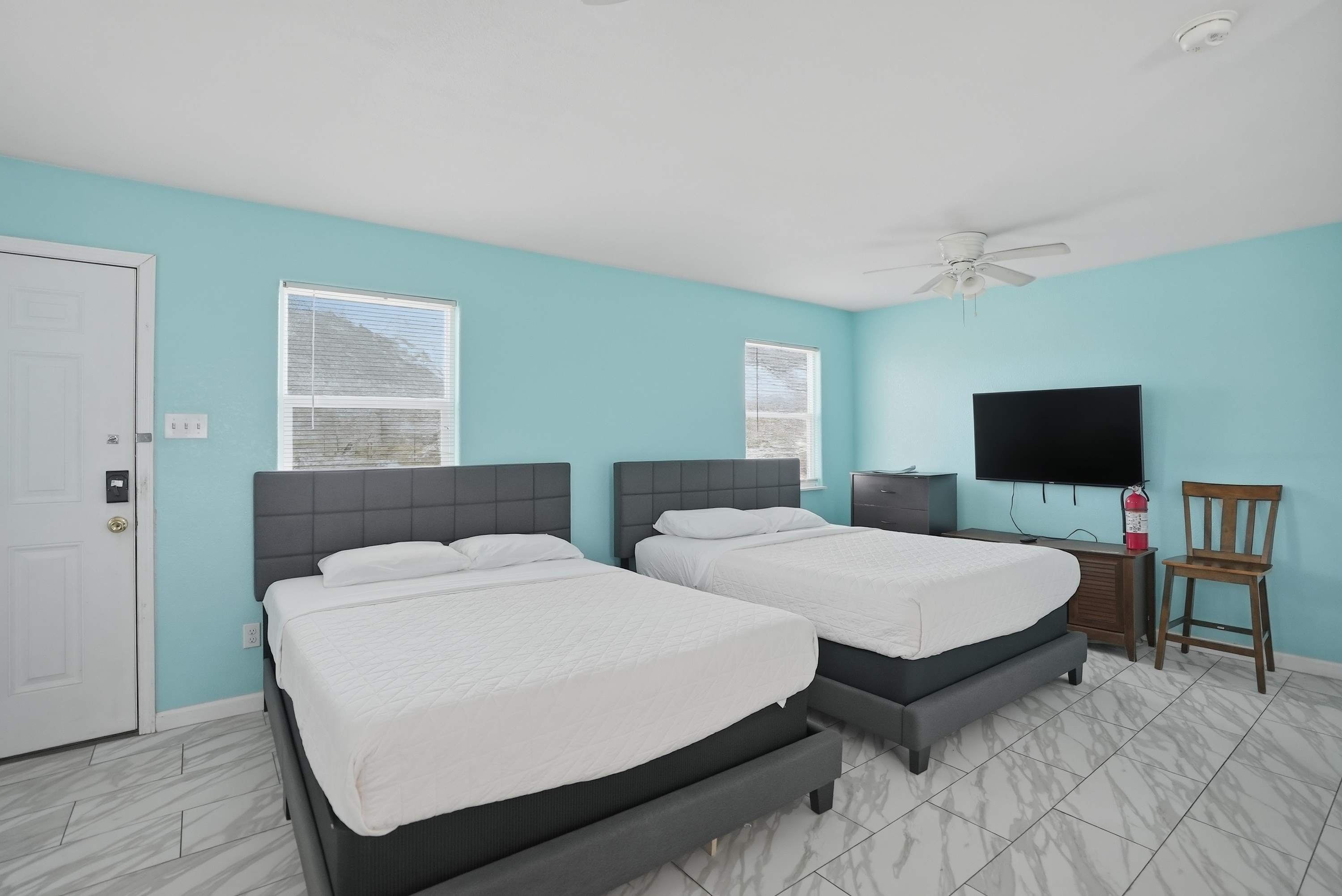 Beachside 1BR Studio, Sleeps 4 & Near North Beach in Corpus Christi, TX