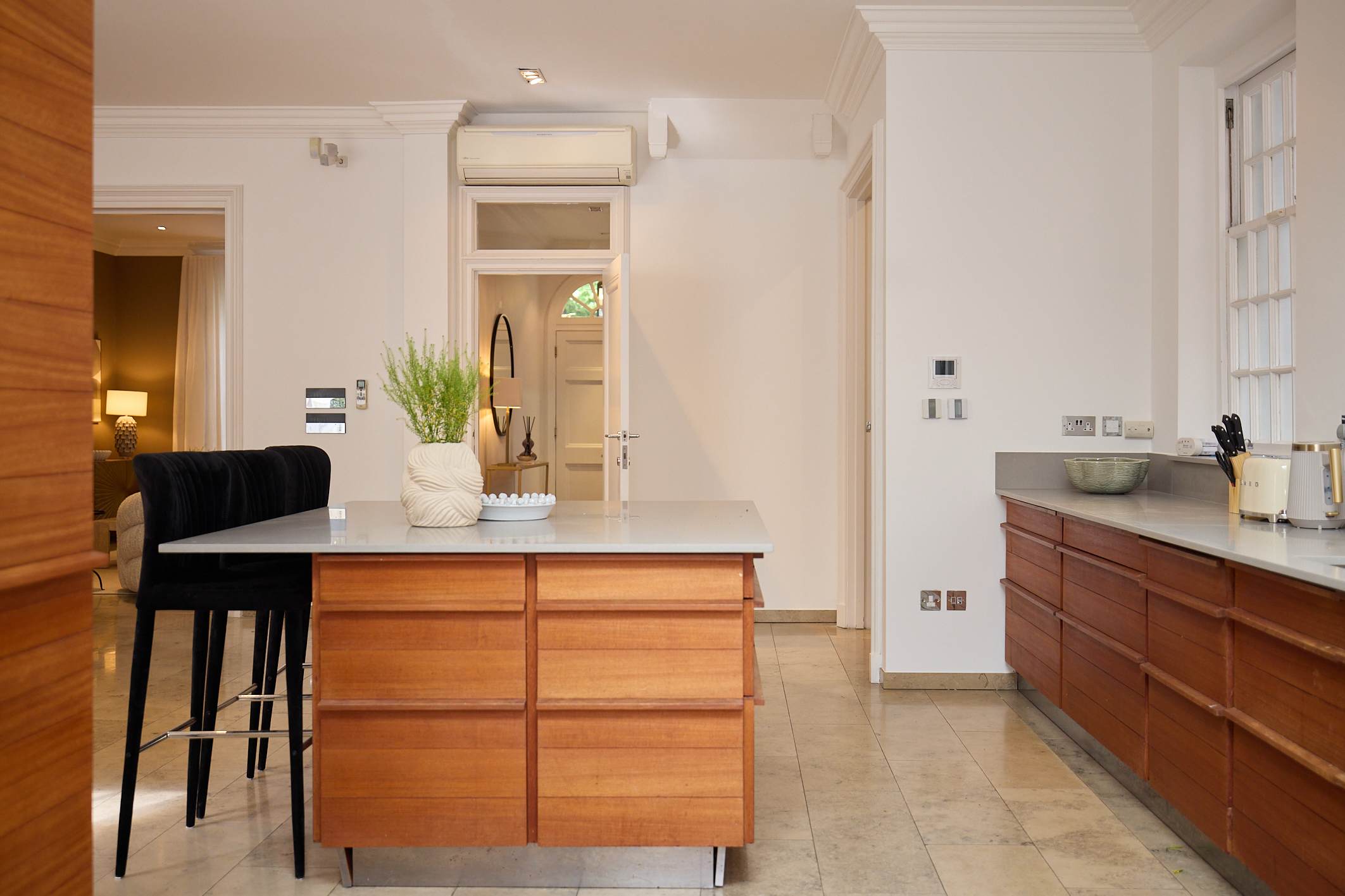Monochrome & Marble on Hamilton Terrace in Hamilton Terrace 1 NW8 9RE - Property image 8 - VivreStays
