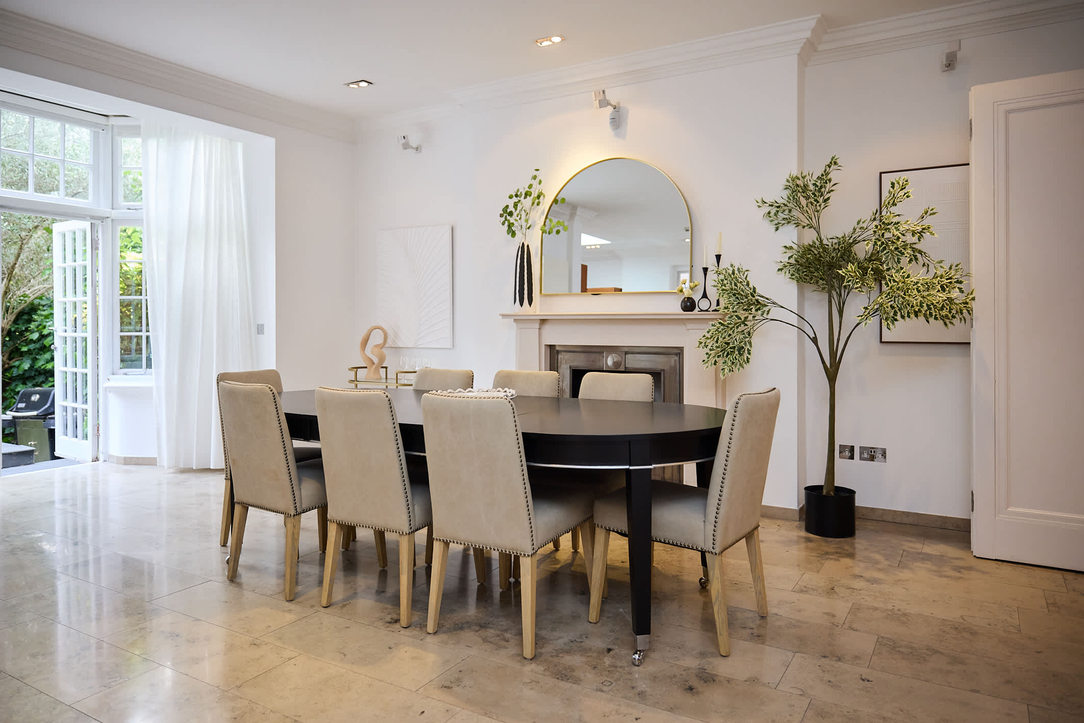 Monochrome & Marble on Hamilton Terrace in Hamilton Terrace 1 NW8 9RE - Property image 13 - VivreStays