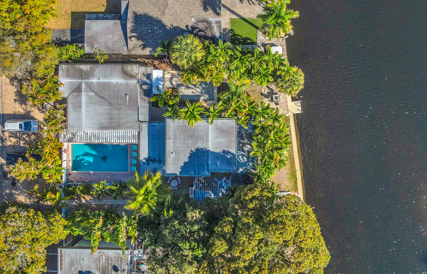 Salt & Palm - Boutique Waterfront Retreat