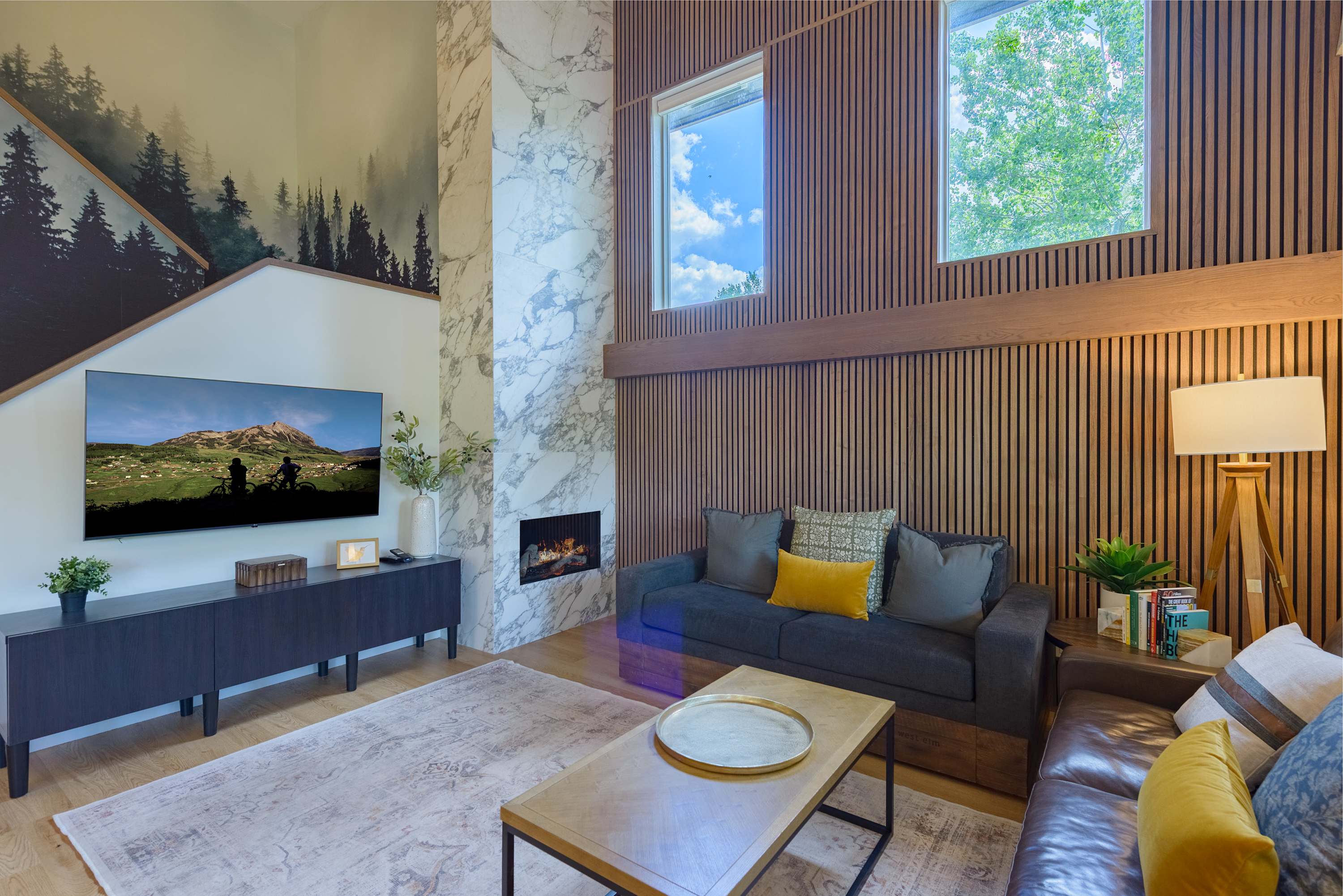 Peak View House, New remodel, hot tub, garage!