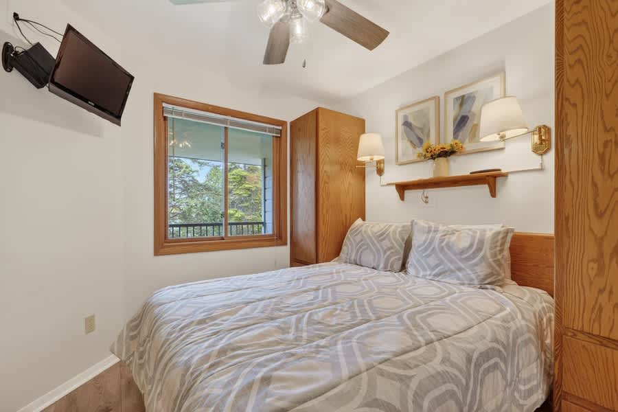 Bedroom 1-Queen bed-Main floor- next to bathroom