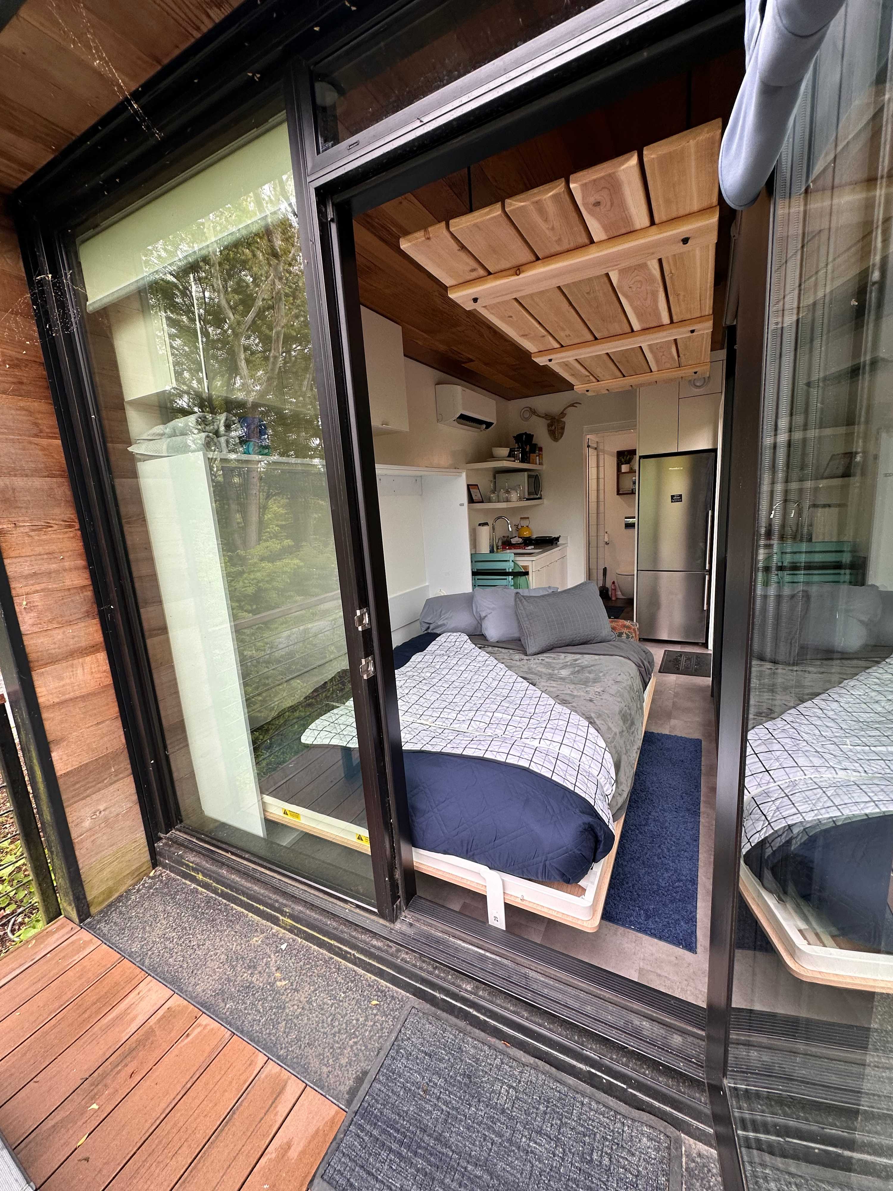 Cute Riverside Cabin w Hot Tub, Fire Pit, & Kayaks