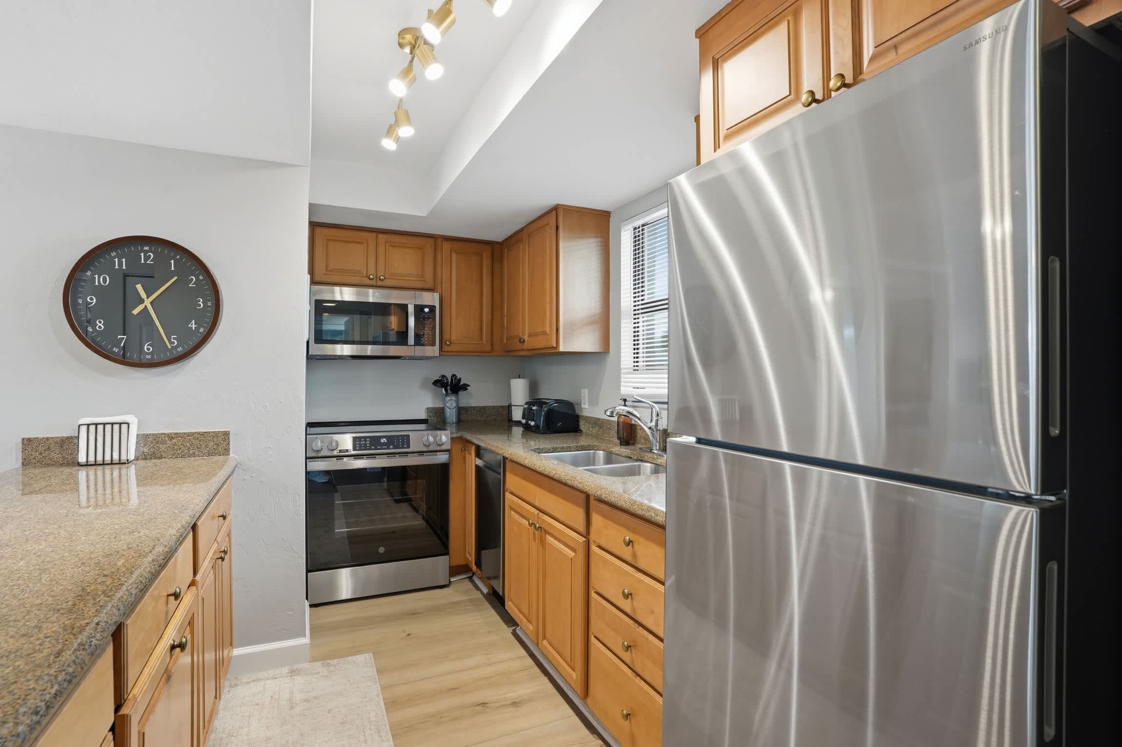 F 236 Deluxe Condo With Resort Views Sleeps 6 | Photo 2