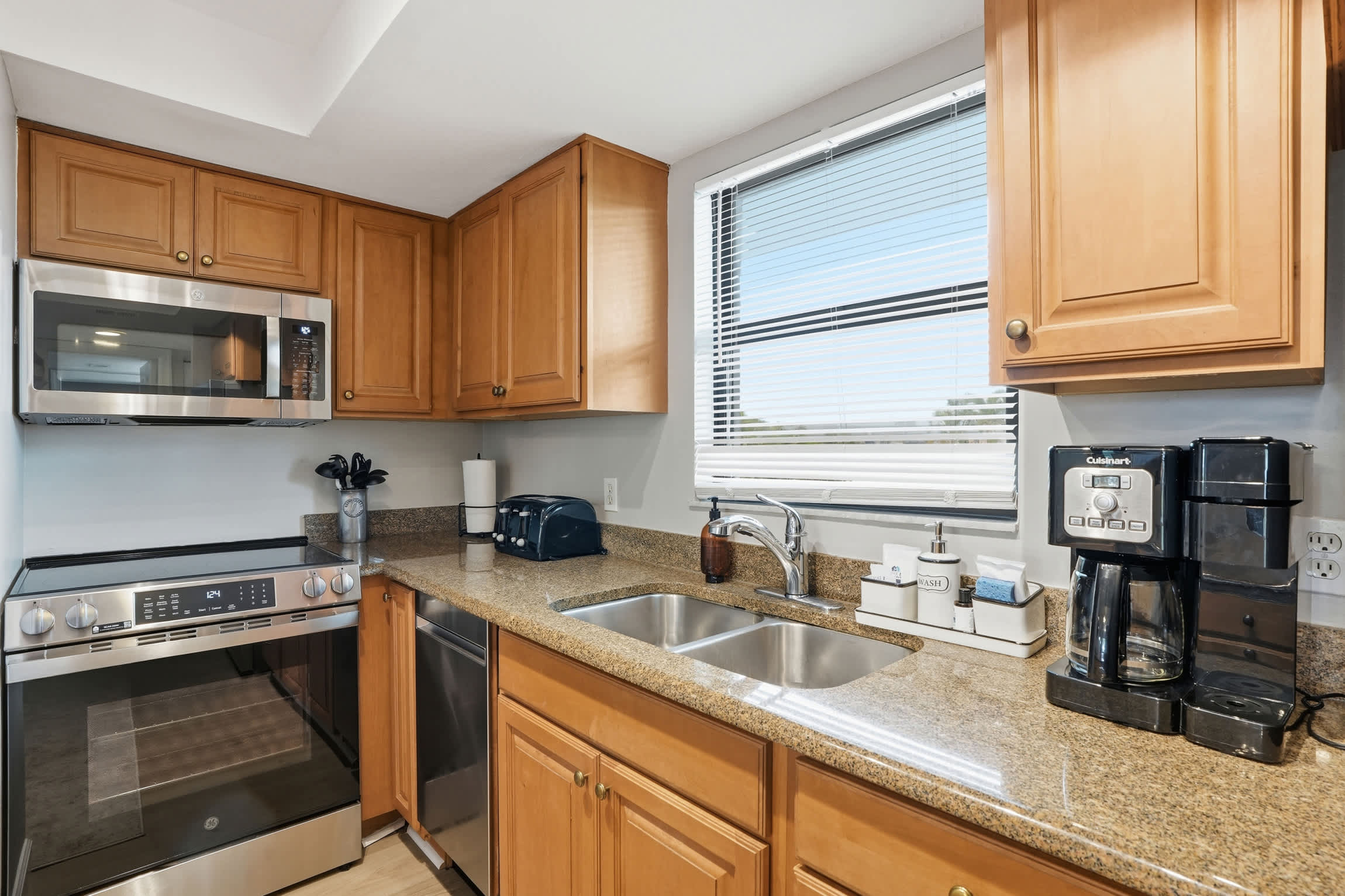 F 236 Deluxe Condo With Resort Views Sleeps 6 | Photo 14