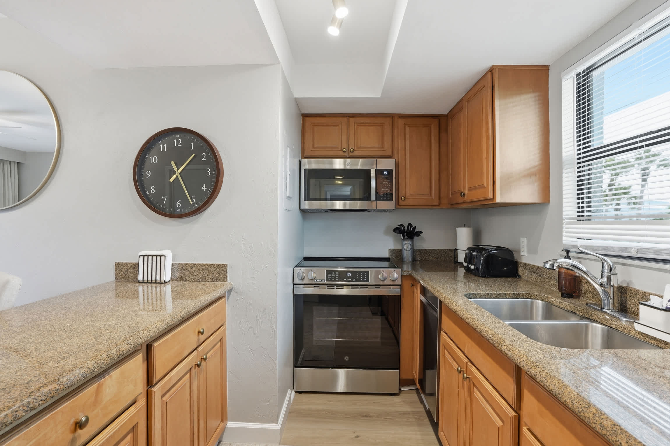 F 236 Deluxe Condo With Resort Views Sleeps 6 | Photo 13