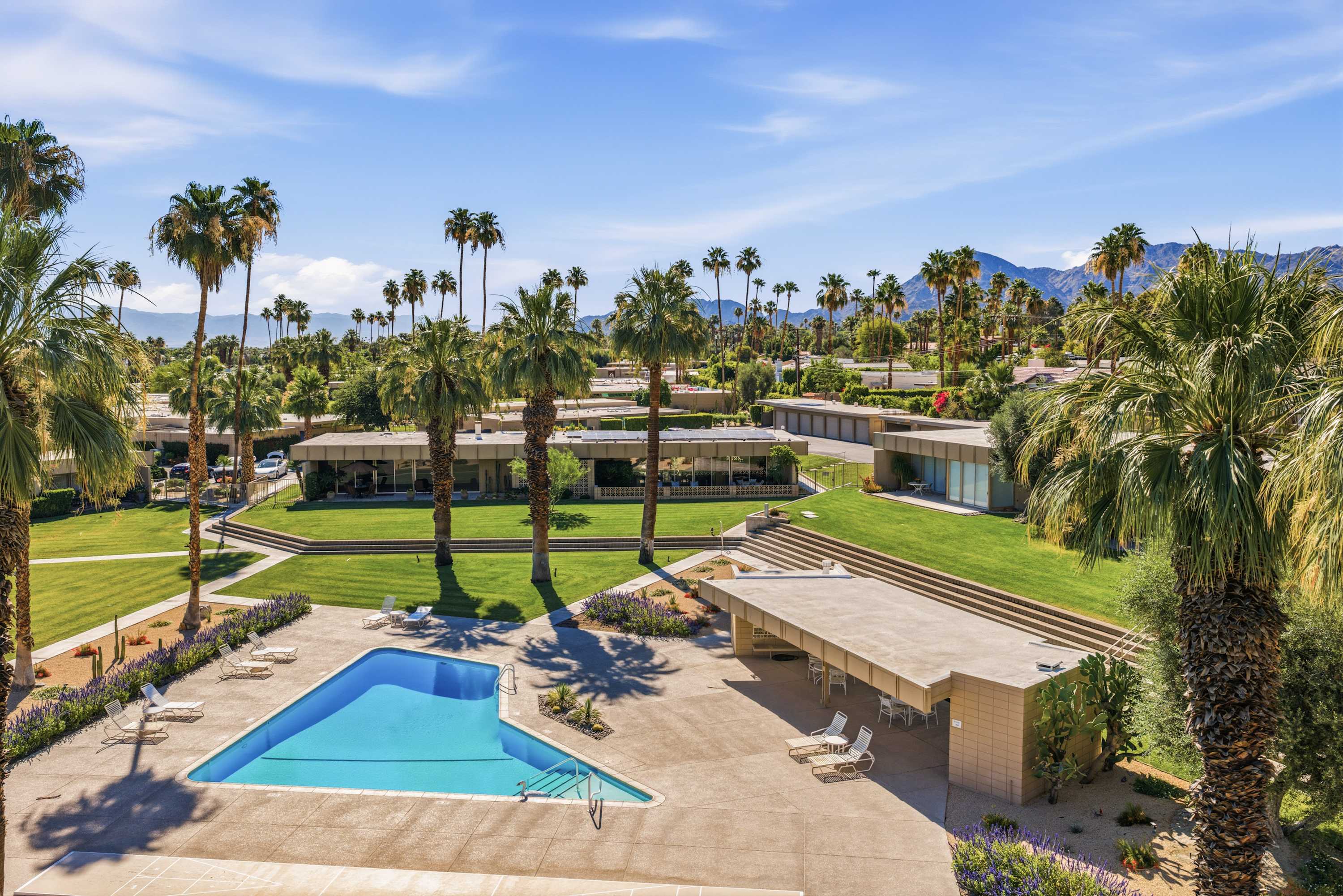 Community Pool | Sandpiper Empress in Palm Desert, California by Luxus Vacation Properties