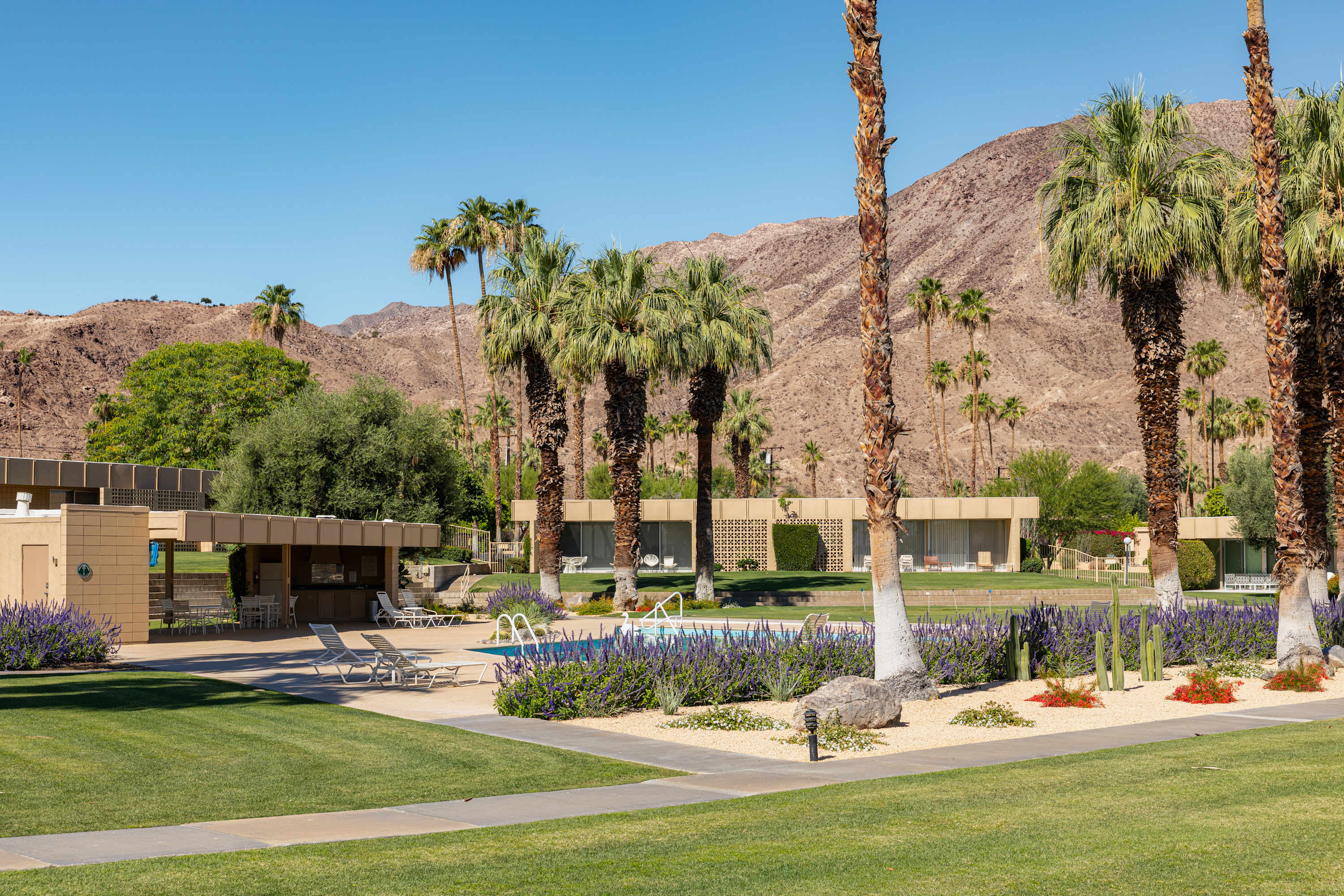 Community Pool | Sandpiper Empress in Palm Desert, California by Luxus Vacation Properties