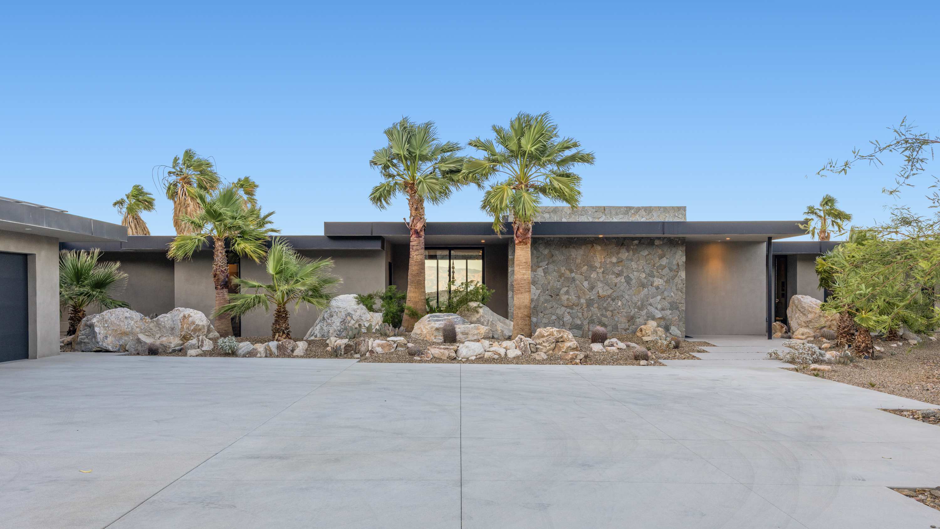 VISTA in Palm Desert, California by Luxus Vacation Properties
