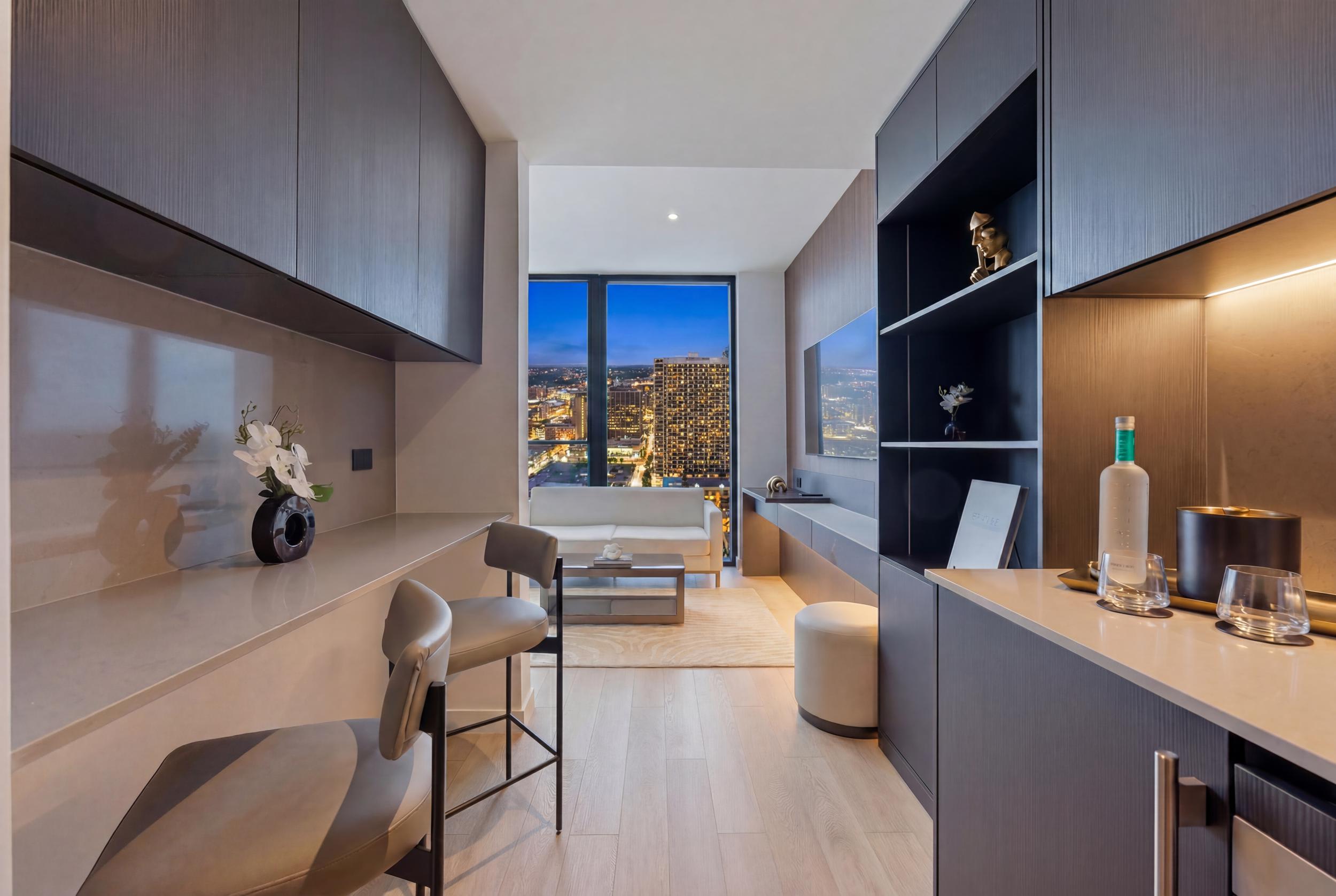 Luxury E11EVEN Residence Pool, Beach Club & Gym