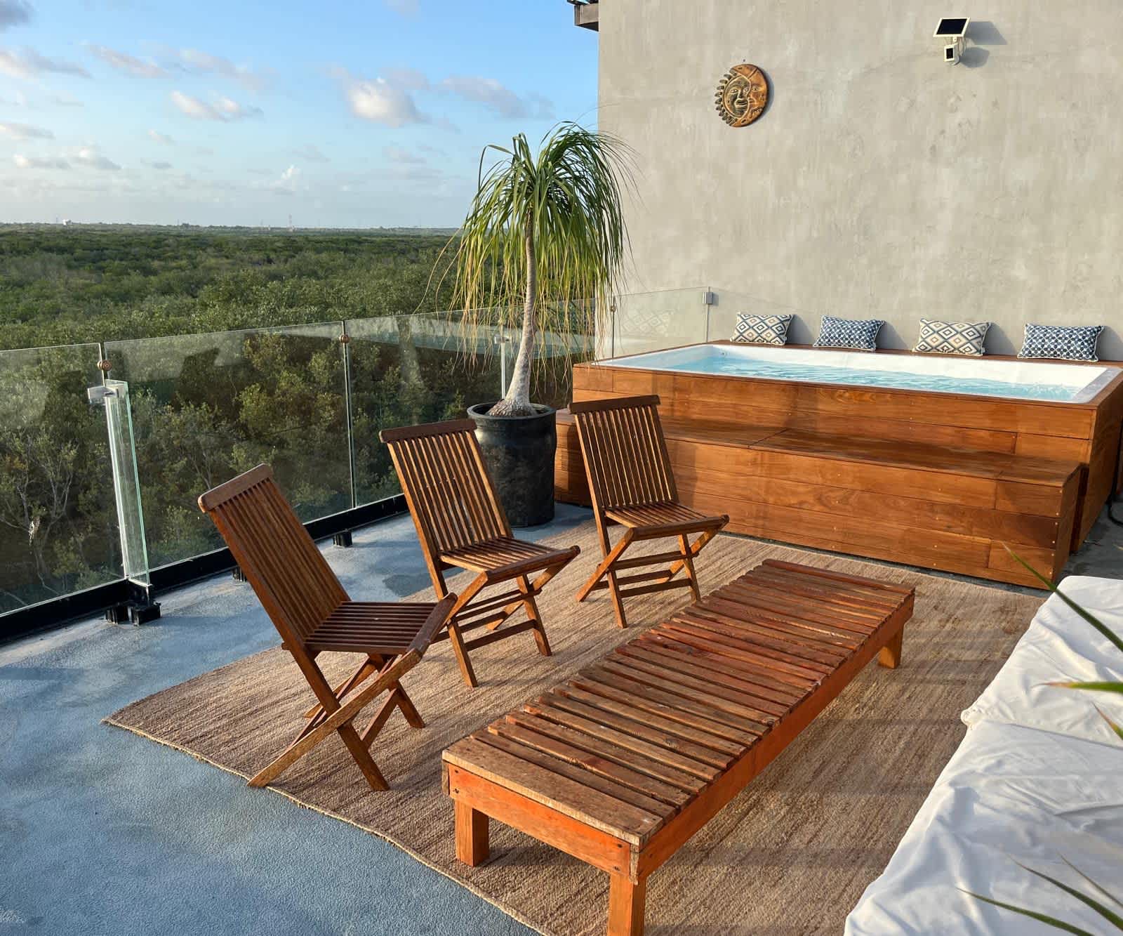 Private rooftop plunge pool