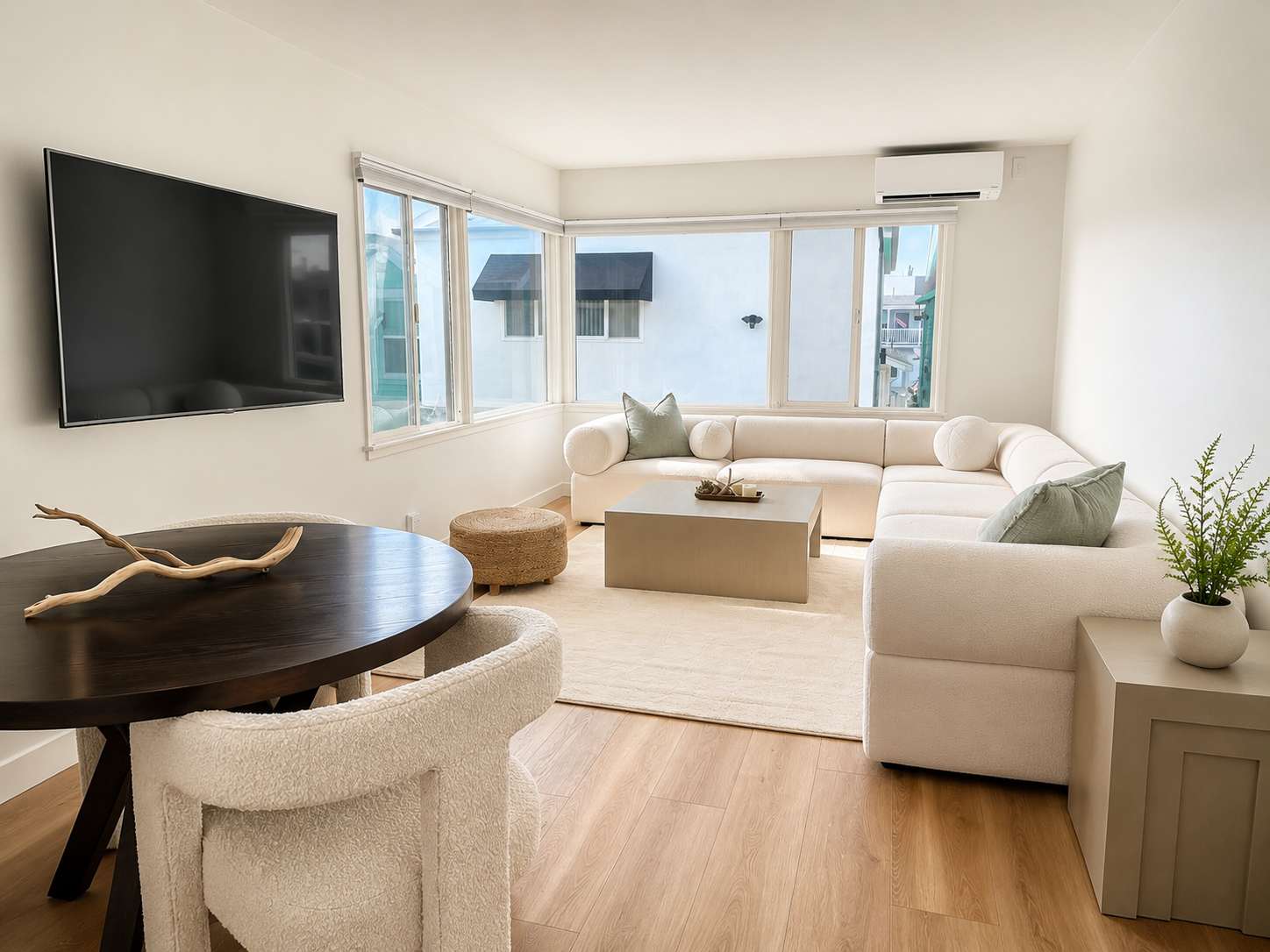 Cozy Apt on The Strand with Laundry, AC, The Strand