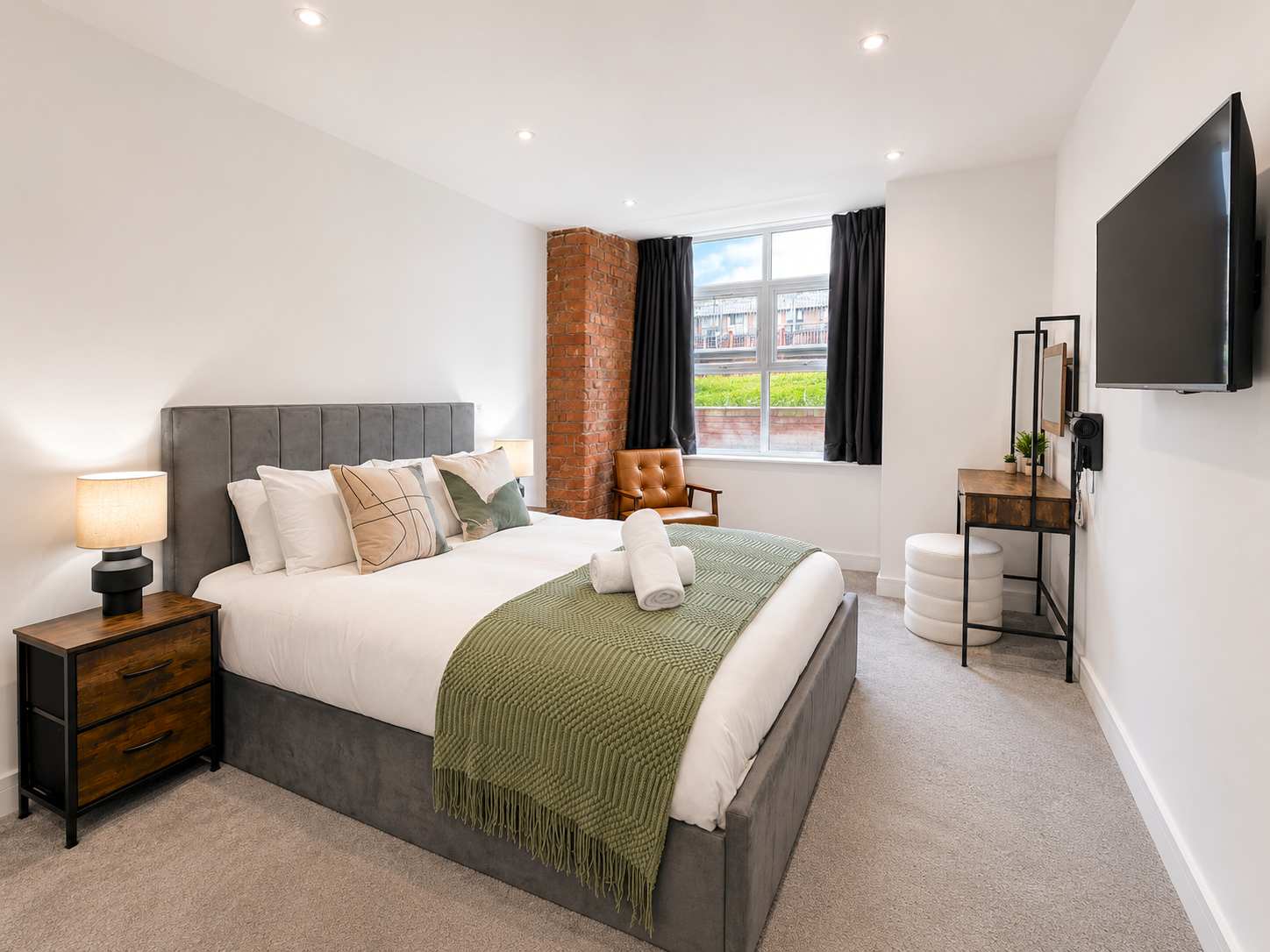Sleeps 6 - 2BR Stay - Free Parking - Manchester