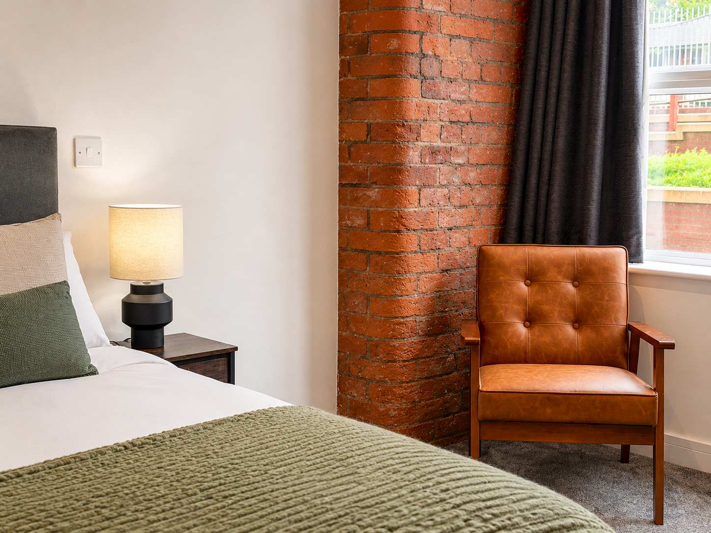 Sleeps 6 - 2BR Stay - Free Parking - Manchester