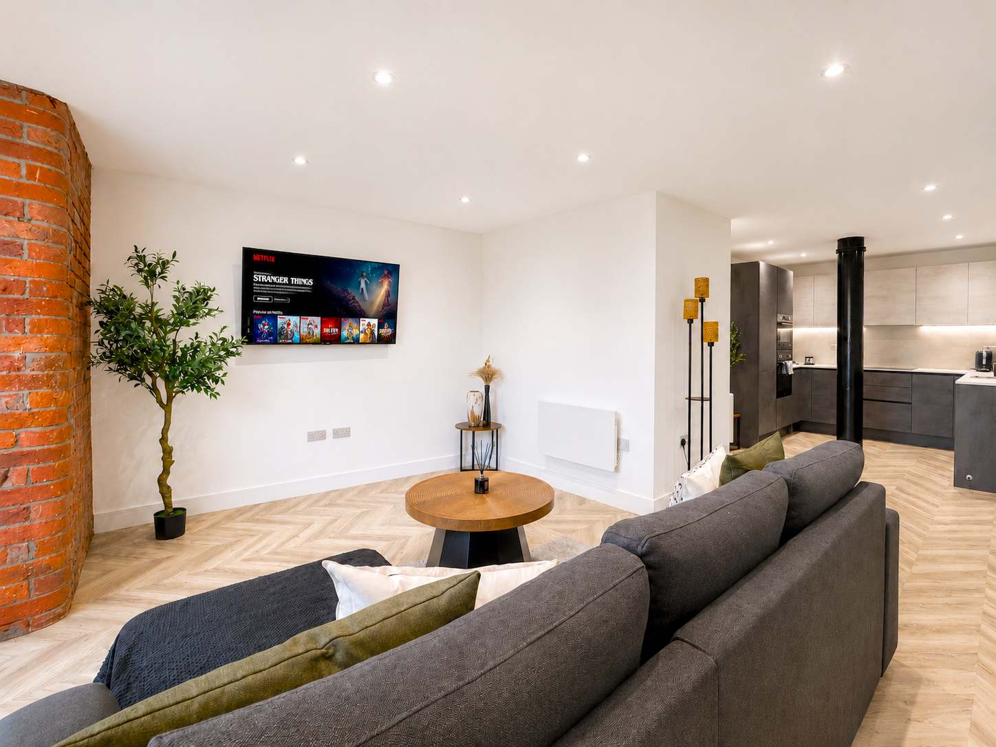 Sleeps 6 - 2BR Stay - Free Parking - Manchester
