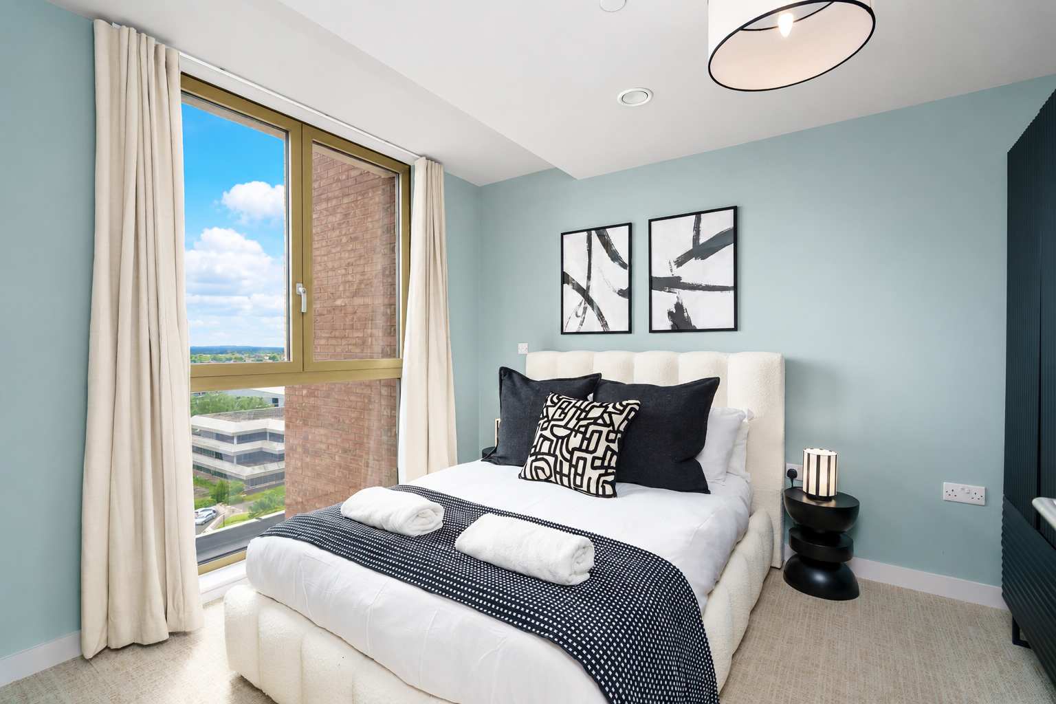 Luxury VIEWS! 10th Floor 2 Bed Apartment