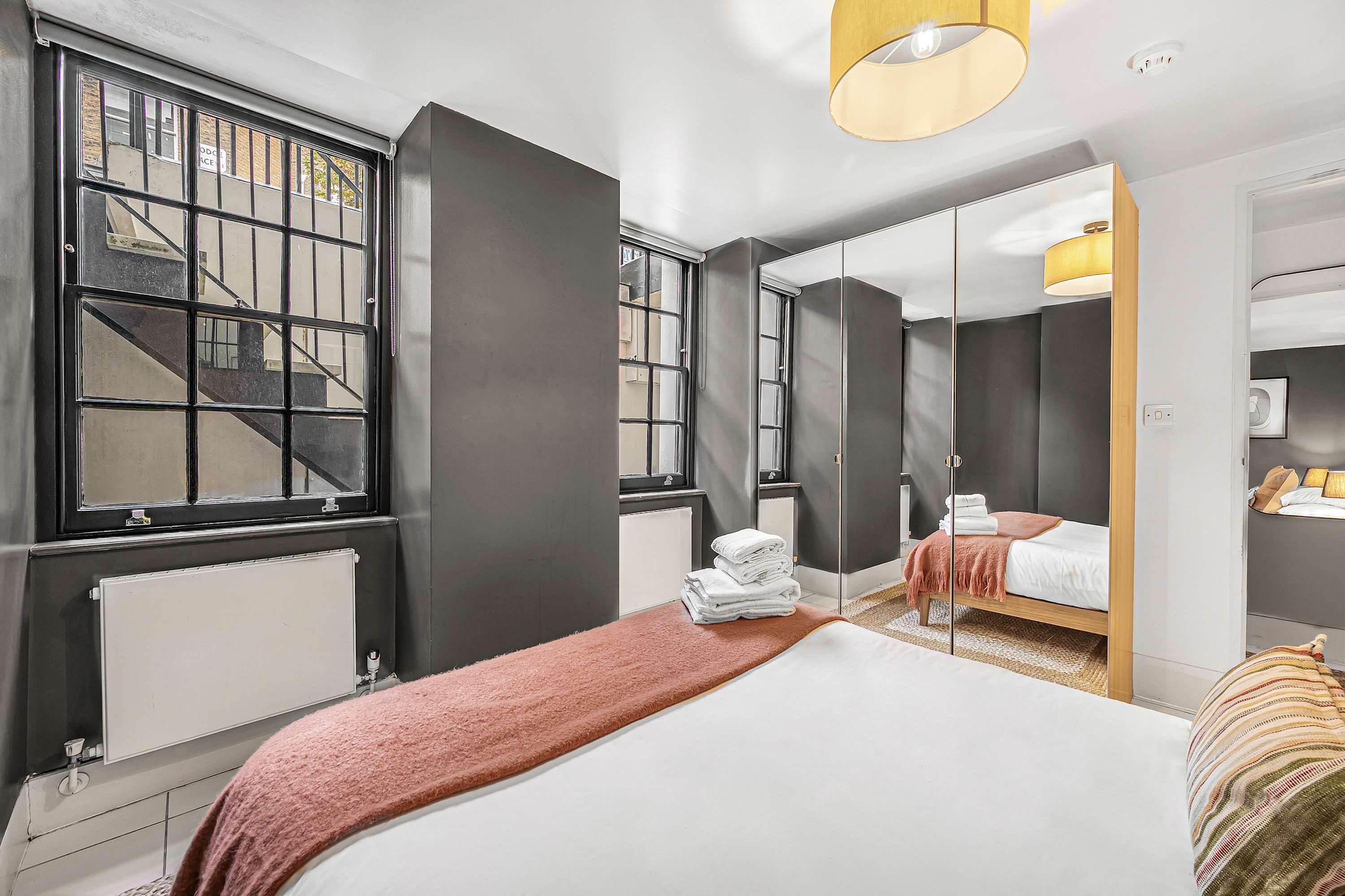 Spacious Fitzrovia 2-Bed Duplex · Sleeps 6 in Goodge Place, A W1T - Property image 14 - VivreStays