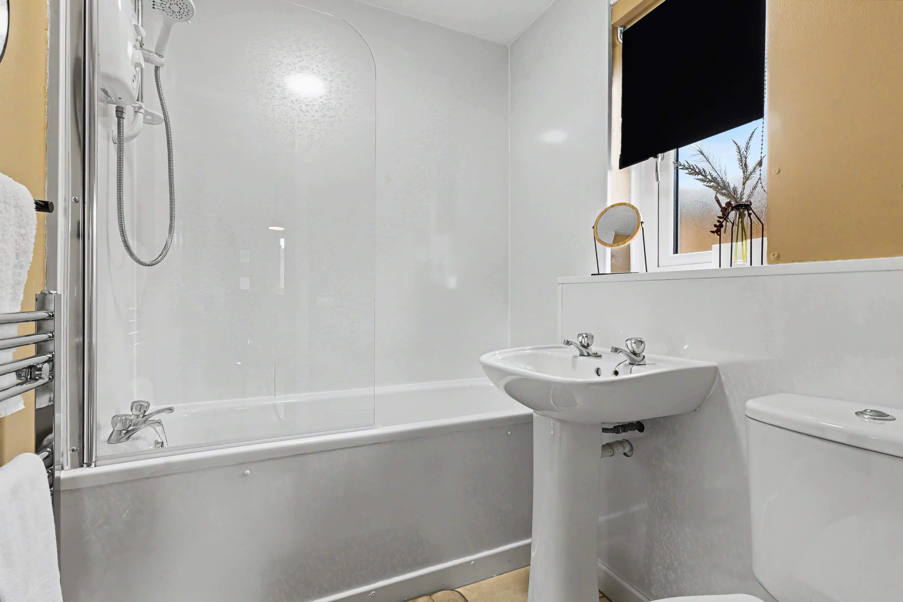 View Charming 1-Bedroom Hideaway in Central Falkirk in Rosebank Avenue 145 FK1 5JP Charming 1-Bedroom Hideaway in Central Falkirk in Rosebank Avenue 145 FK1 5JP - Property image 11 - VivreStays