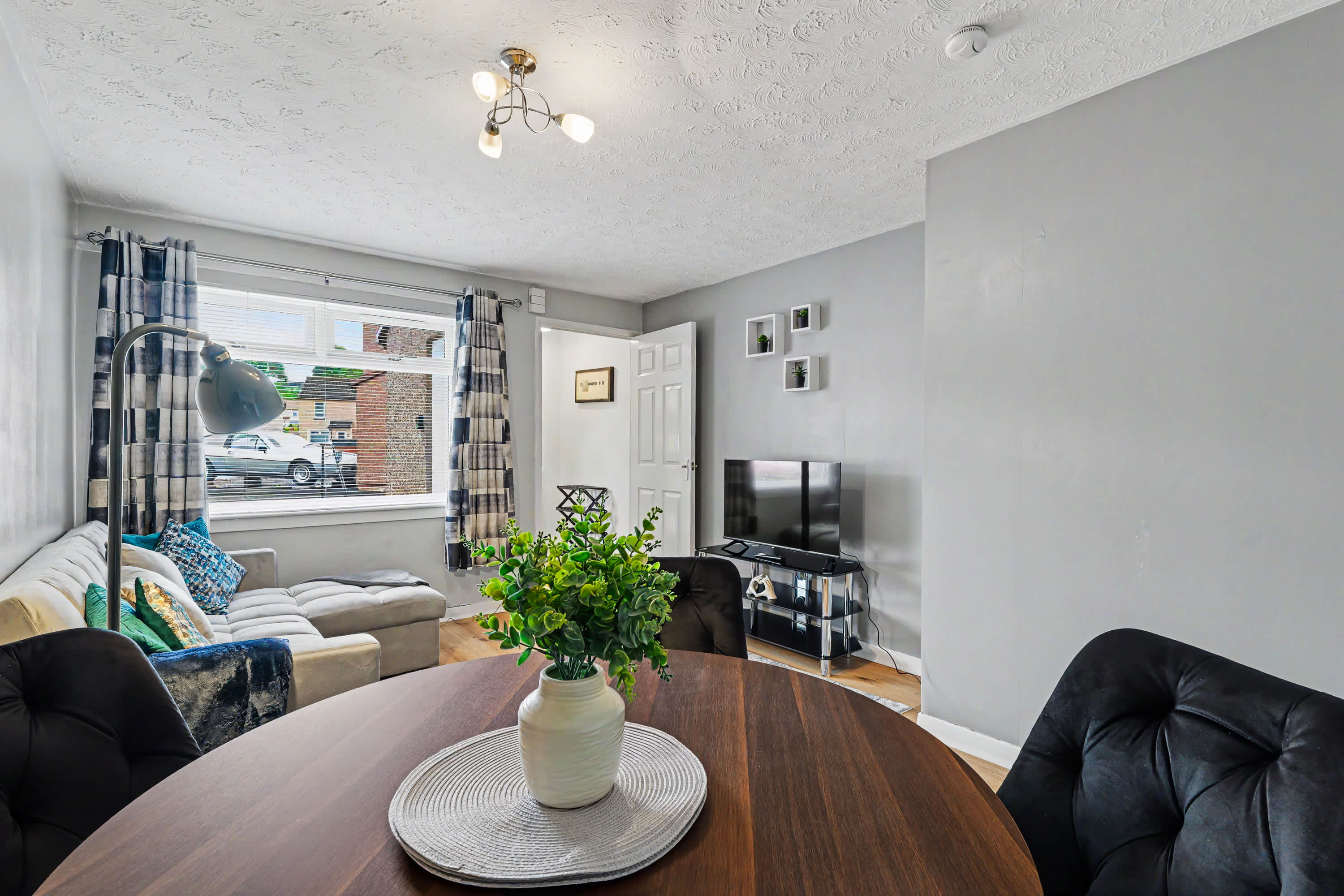 View Charming 1-Bedroom Hideaway in Central Falkirk in Rosebank Avenue 145 FK1 5JP Charming 1-Bedroom Hideaway in Central Falkirk in Rosebank Avenue 145 FK1 5JP - Property image 3 - VivreStays