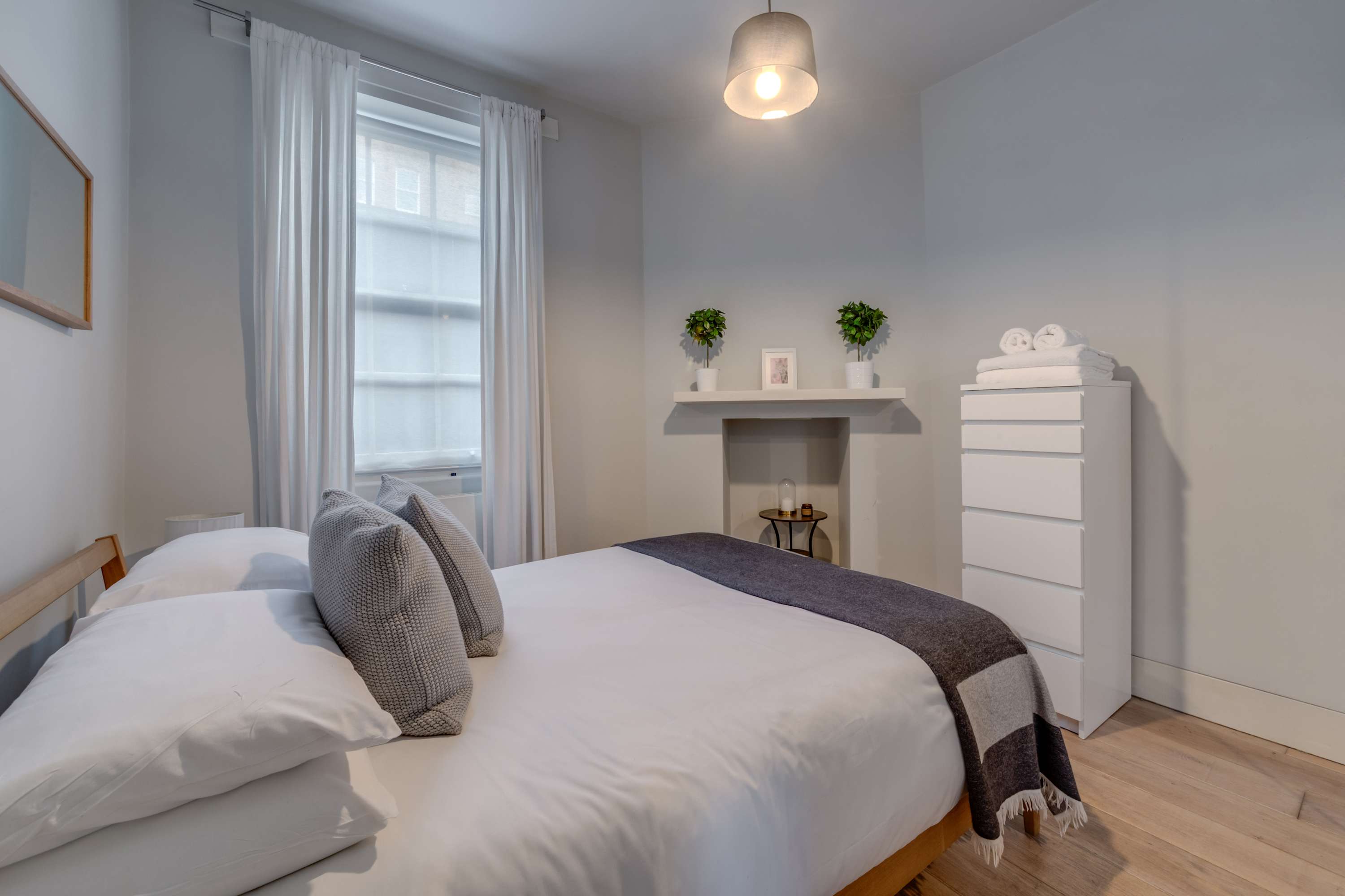 View Bright 1-Bed Fitzrovia Flat · Goodge St · Sleeps 3 in Goodge Place W1T Bright 1-Bed Fitzrovia Flat · Goodge St · Sleeps 3 in Goodge Place W1T - Property image 3 - VivreStays