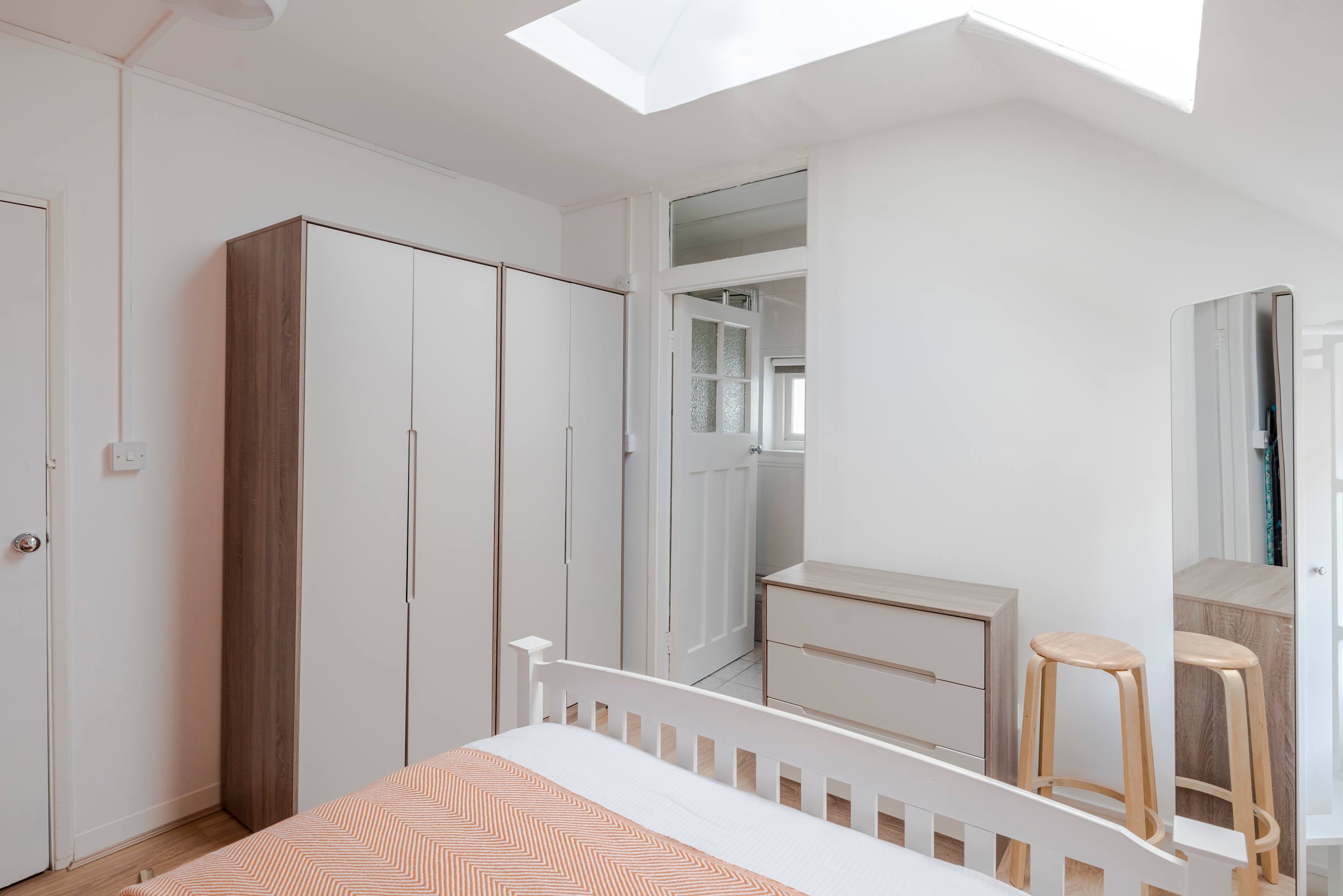 Quiet Mews 1-Bed · Fitzrovia · Sleeps 4 in Grafton Mews, C W1T - Property image 7 - VivreStays