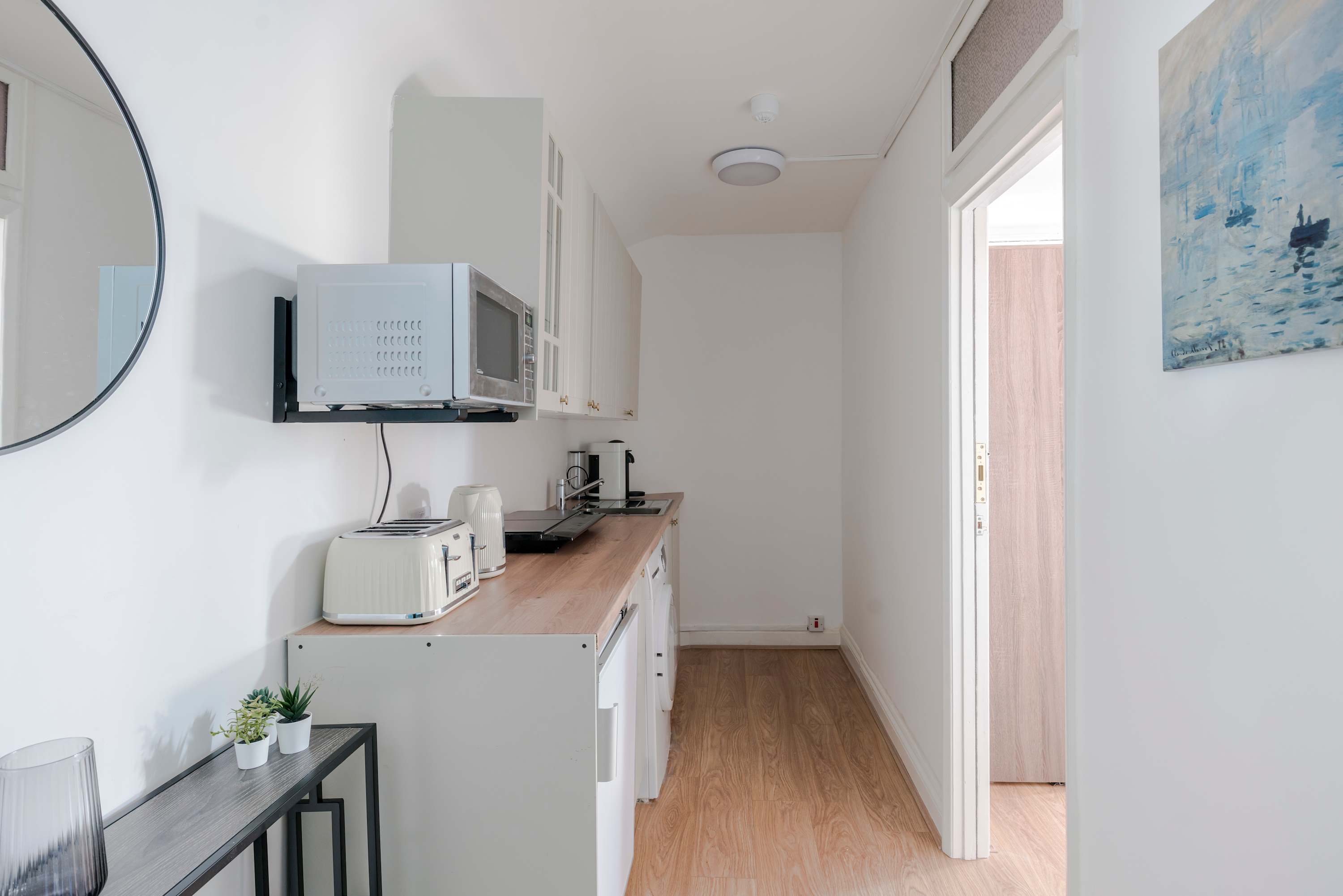 Quiet Mews 1-Bed · Fitzrovia · Sleeps 4 in Grafton Mews, C W1T - Property image 5 - VivreStays