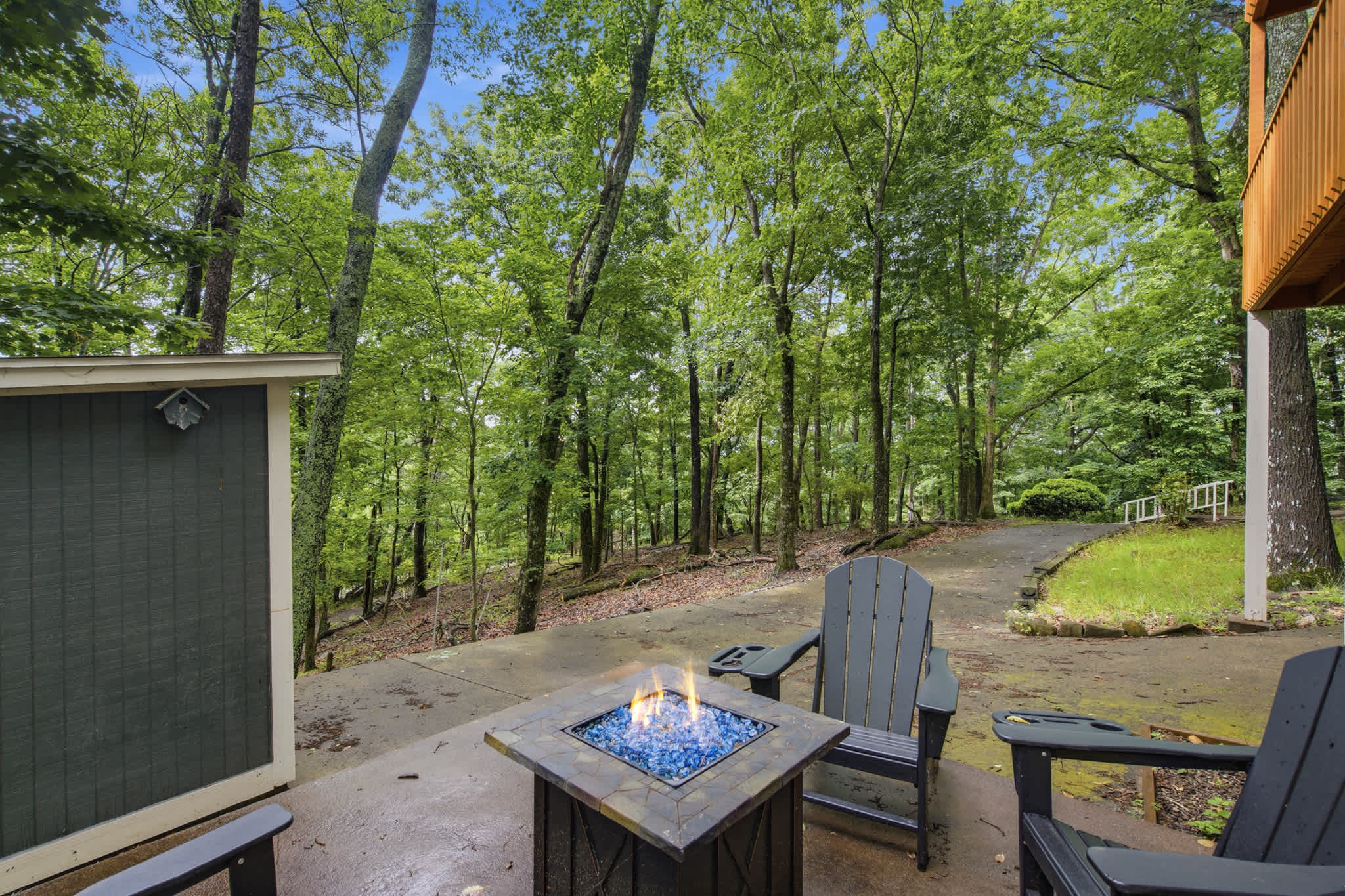 Swap stories & roast marshmallows around the firepit ​